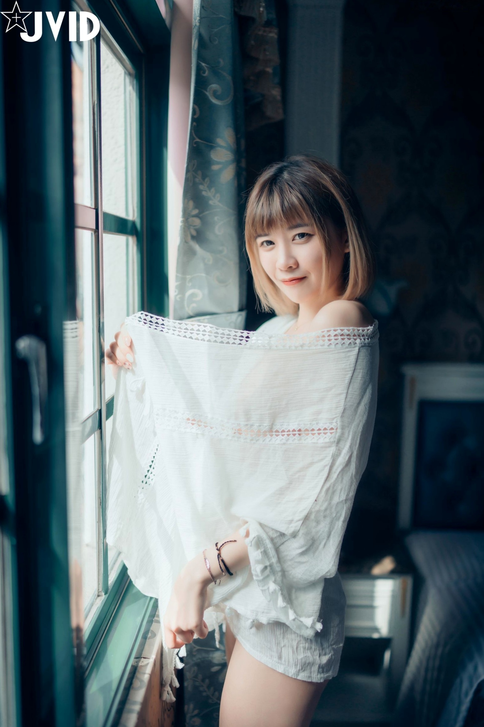 JVID女神果宝宝:卧室私房唯美诱惑写真,极致身材呈现清纯女友爱意,尽显迷人魅力