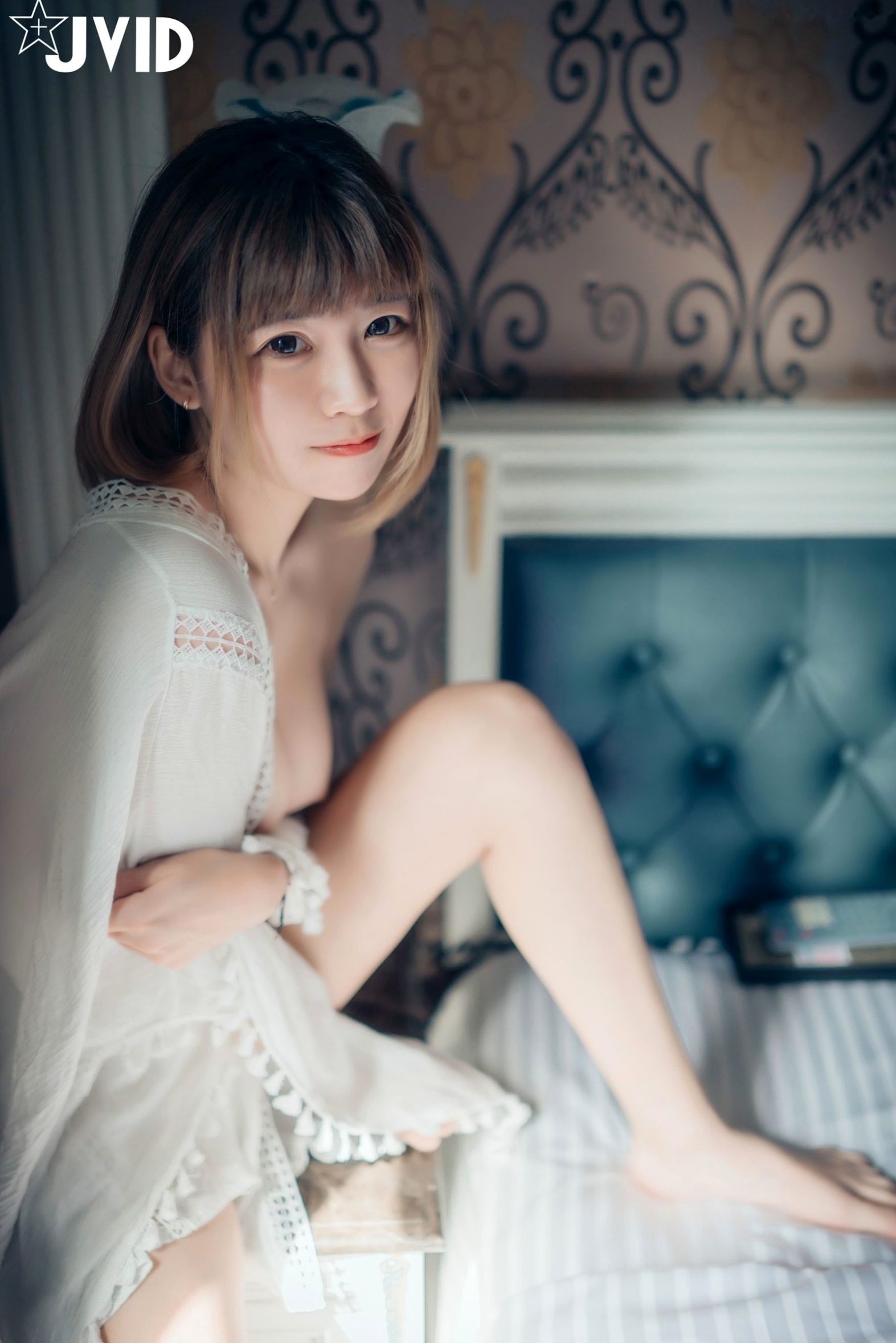 JVID女神果宝宝:卧室私房唯美诱惑写真,极致身材呈现清纯女友爱意,尽显迷人魅力