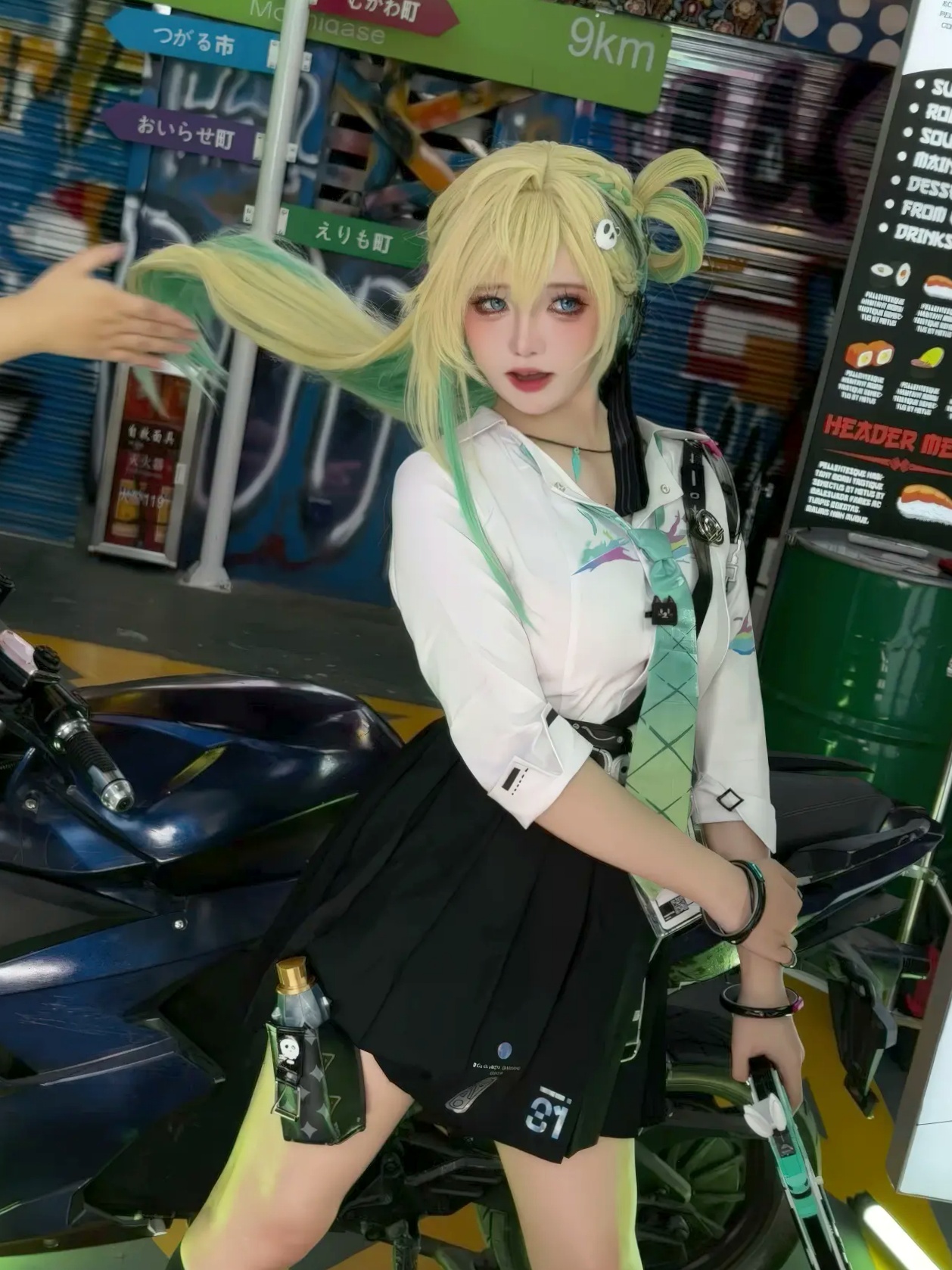 鬼马少女阿薰kaOri - 鸣潮 琳奈 摩托车制服诱惑角色扮演私房照
