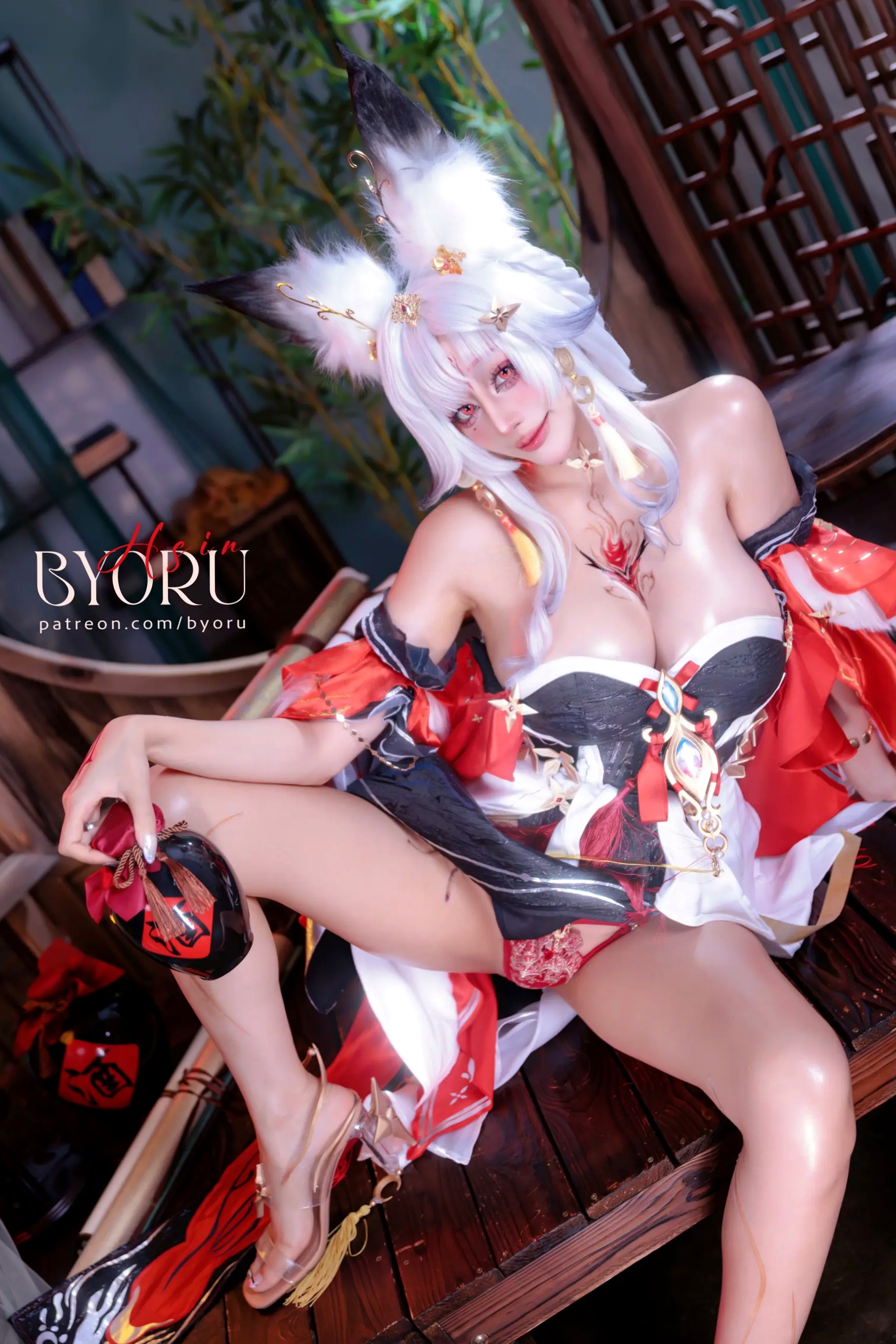 Byoru鸣潮Hsin角色扮演,极致古风狐妖COS,波涛胸涌性感写真集