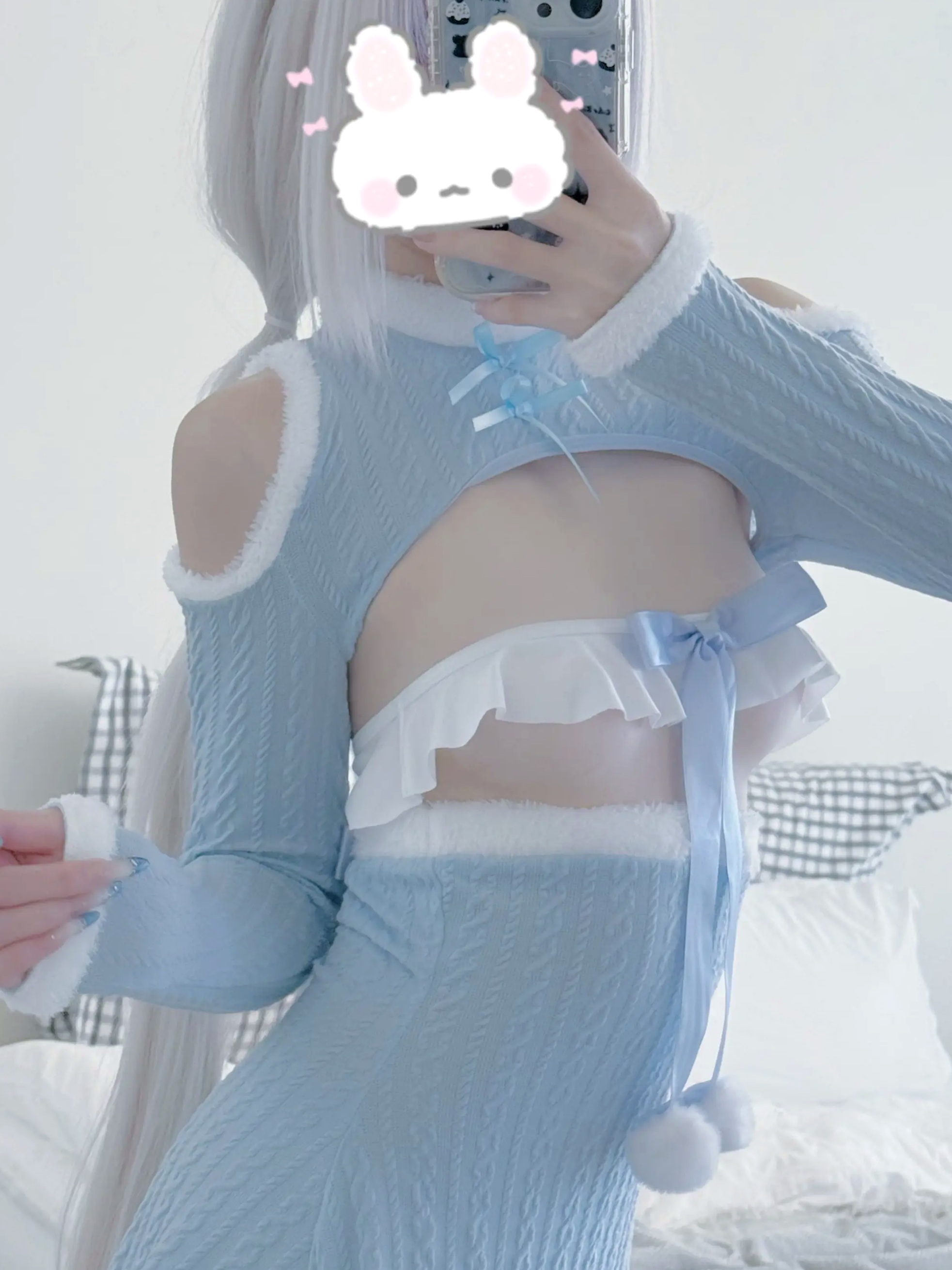 纸悦Etsu_ko绒绒兔二次元清纯少女,蓝色露肩兔女郎私房镜前自拍诱惑写真