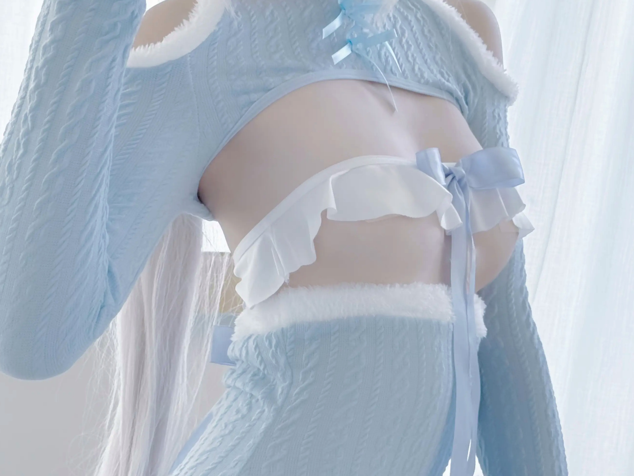 纸悦Etsu_ko绒绒兔二次元清纯少女,蓝色露肩兔女郎私房镜前自拍诱惑写真