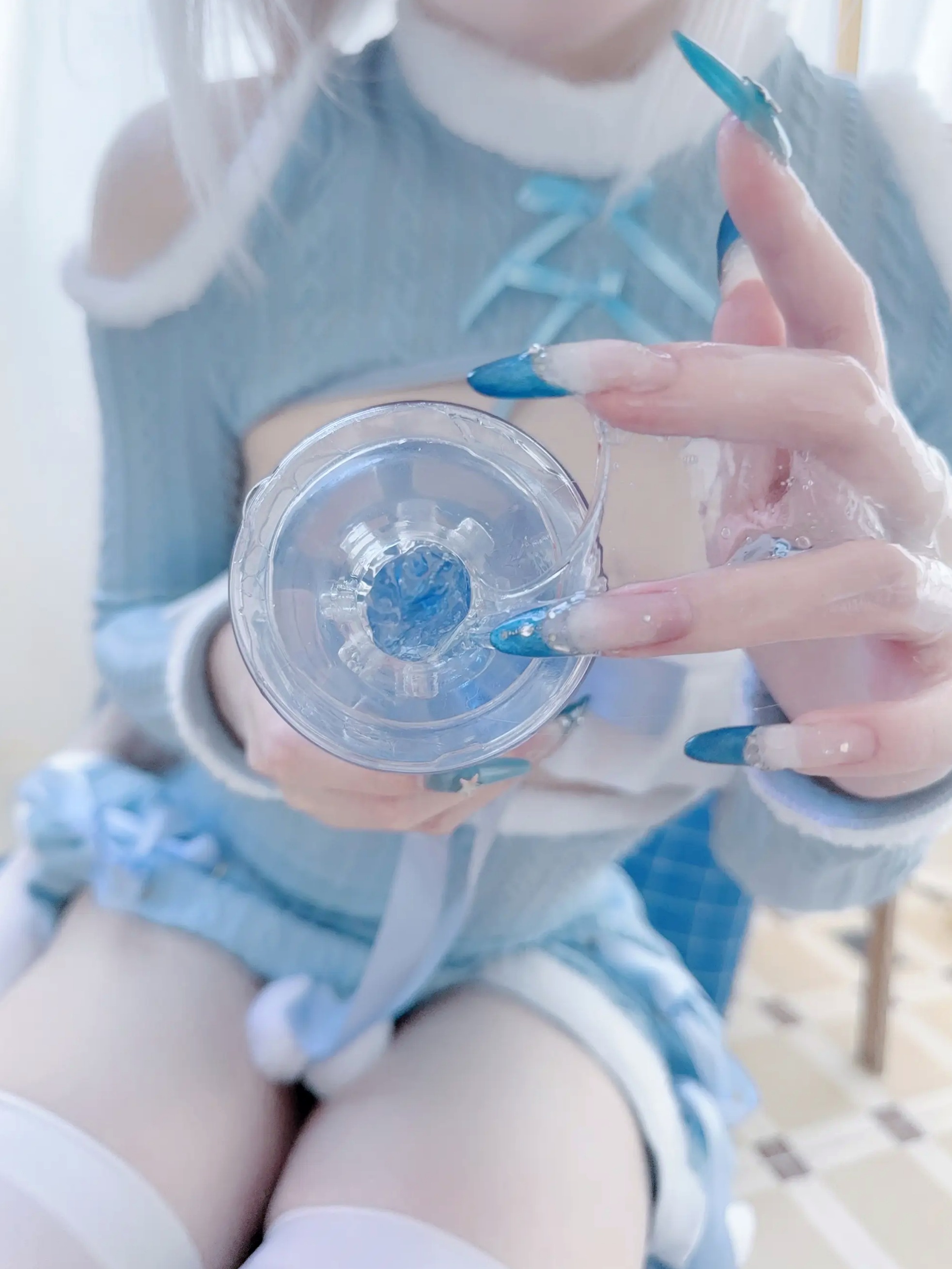 纸悦Etsu_ko绒绒兔二次元清纯少女,蓝色露肩兔女郎私房镜前自拍诱惑写真