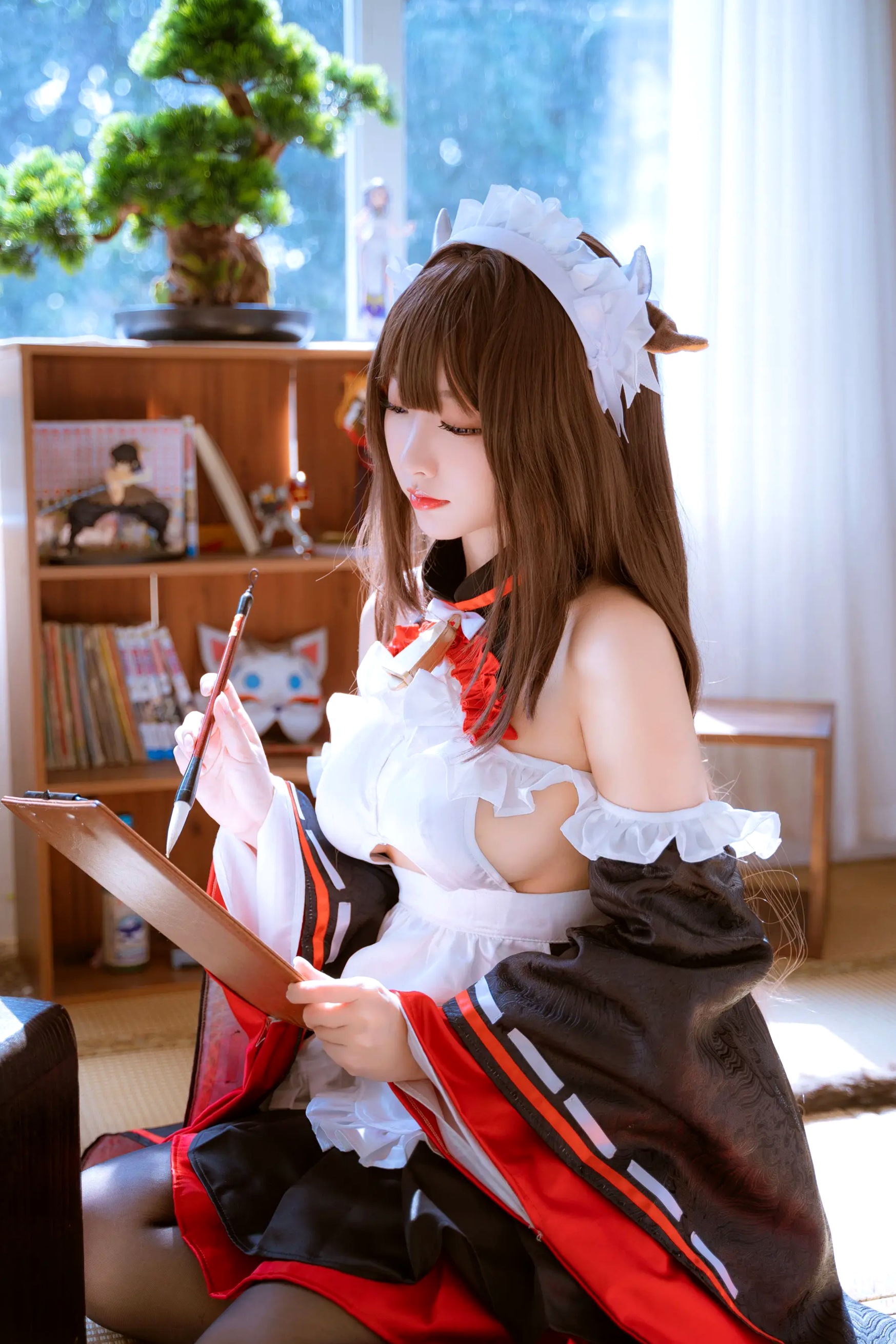 宫本樱《碧蓝航线》槛野Cosplay写真,性感女仆与比基尼诱惑大尺度套图
