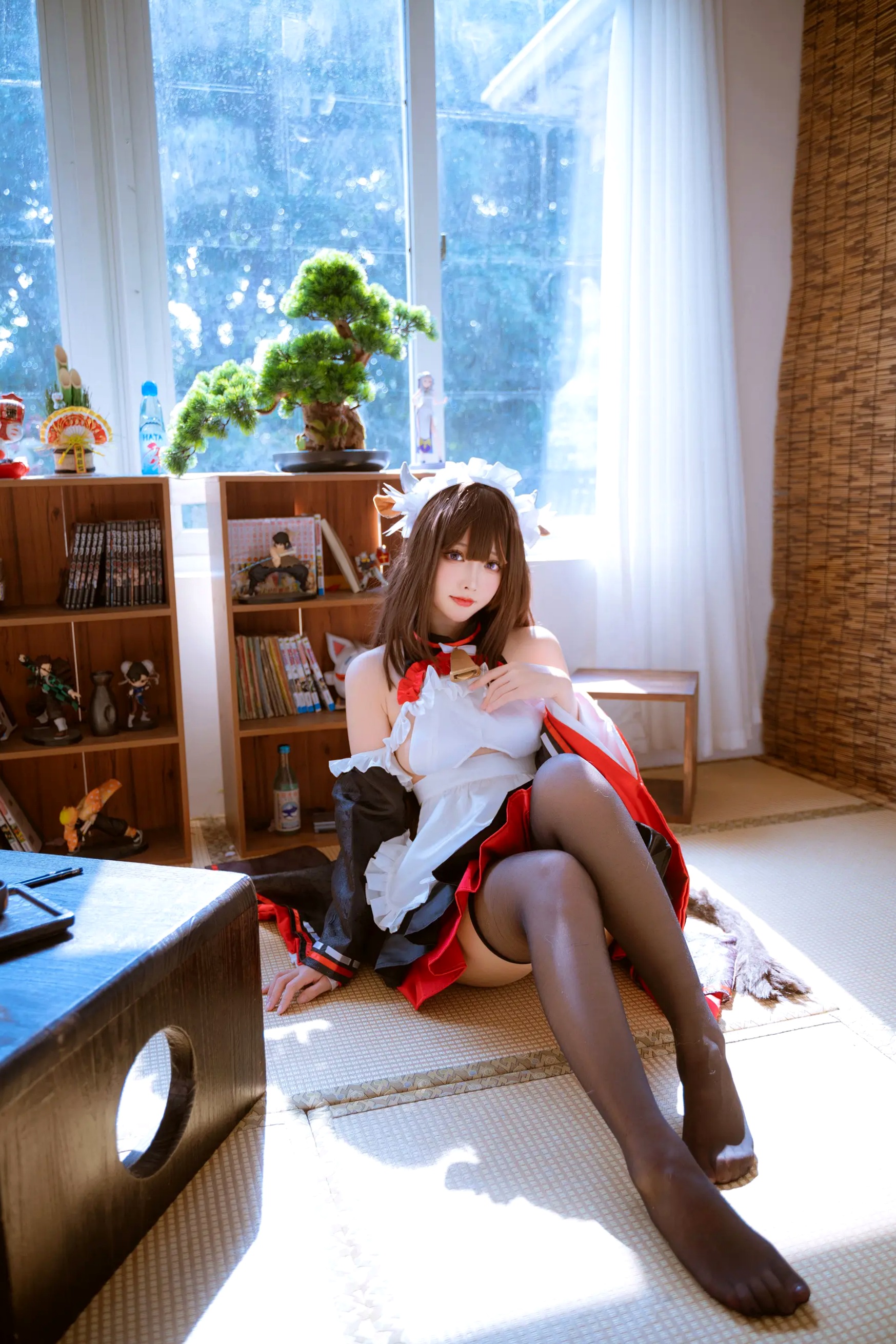 宫本樱《碧蓝航线》槛野Cosplay写真,性感女仆与比基尼诱惑大尺度套图