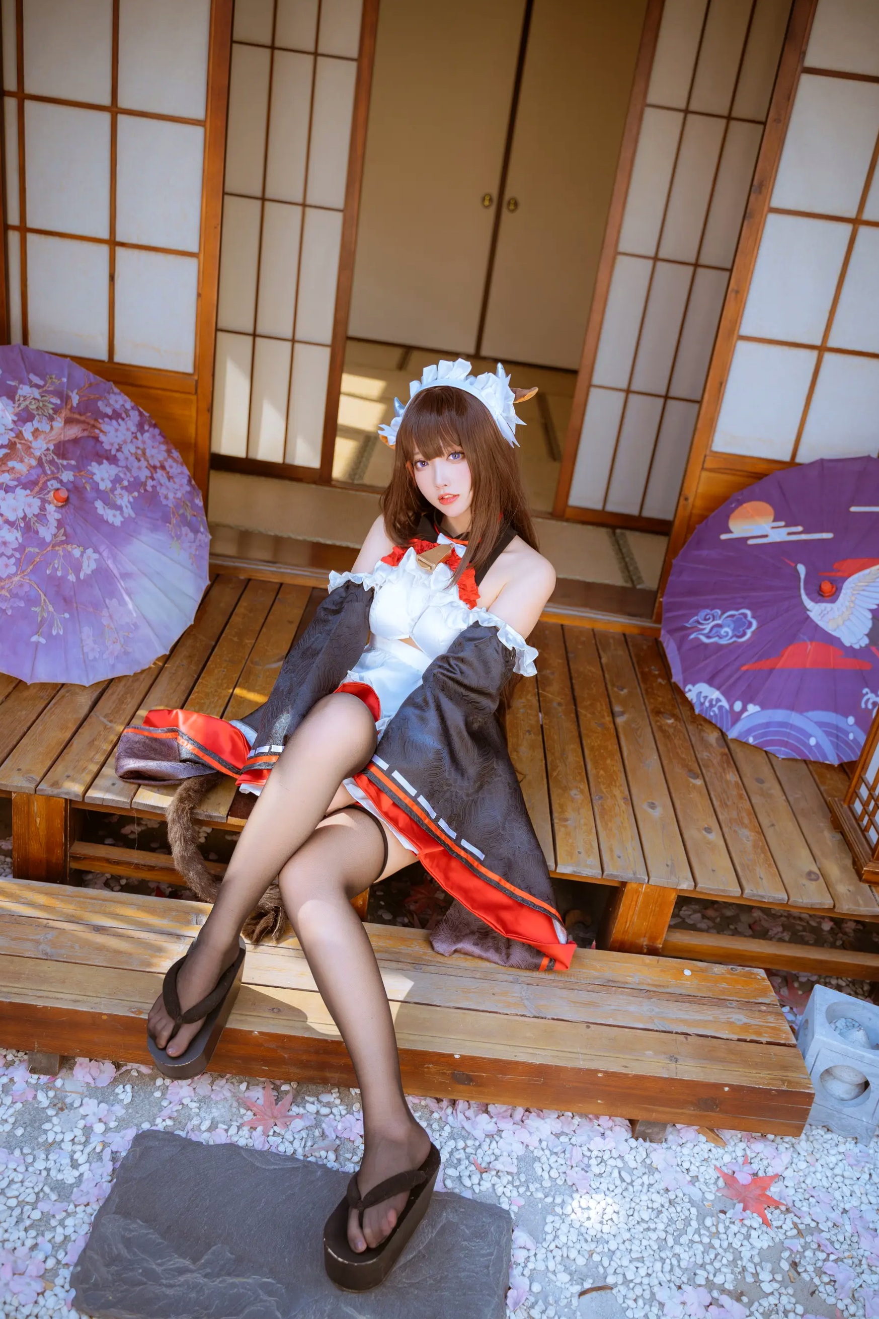 宫本樱《碧蓝航线》槛野Cosplay写真,性感女仆与比基尼诱惑大尺度套图