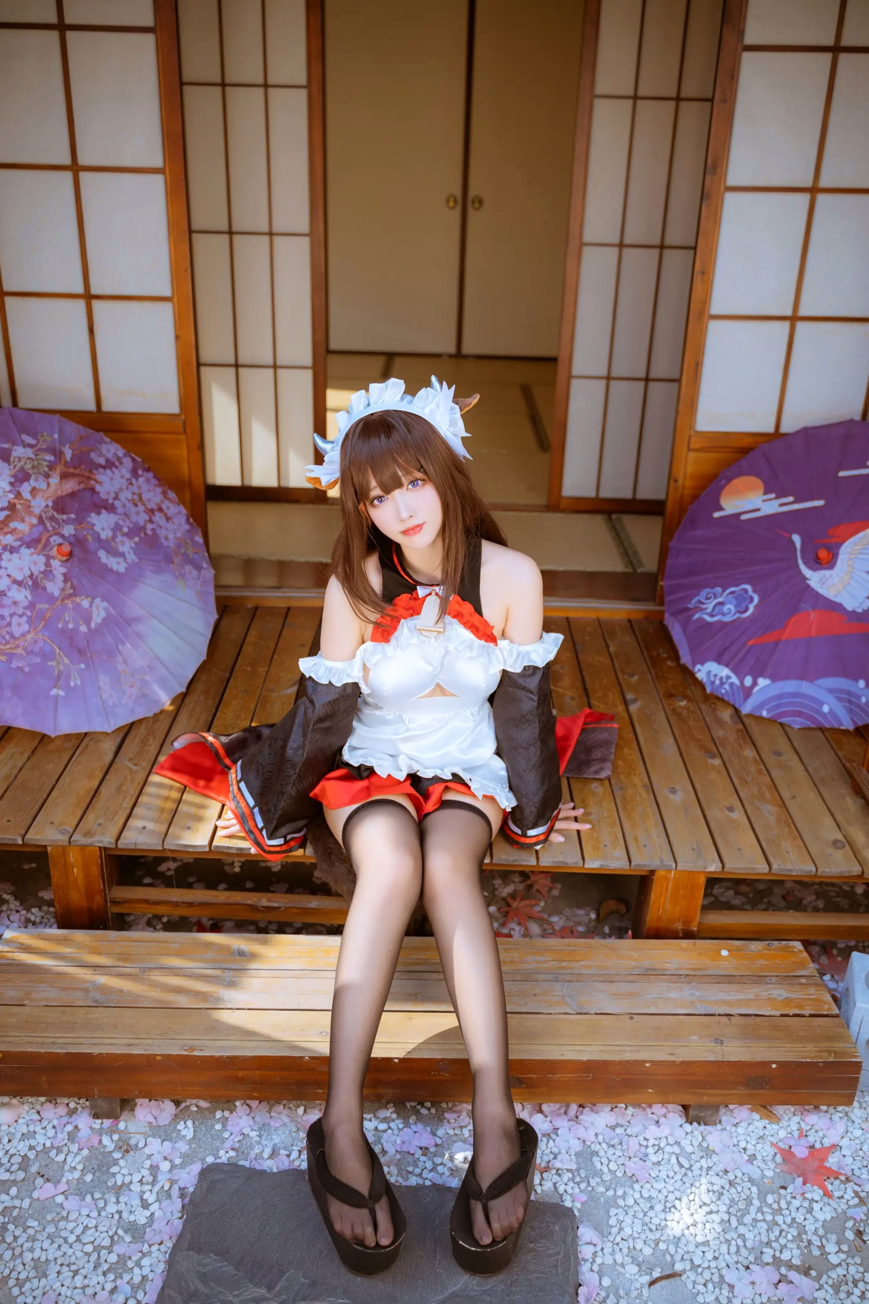 宫本樱《碧蓝航线》槛野Cosplay写真,性感女仆与比基尼诱惑大尺度套图