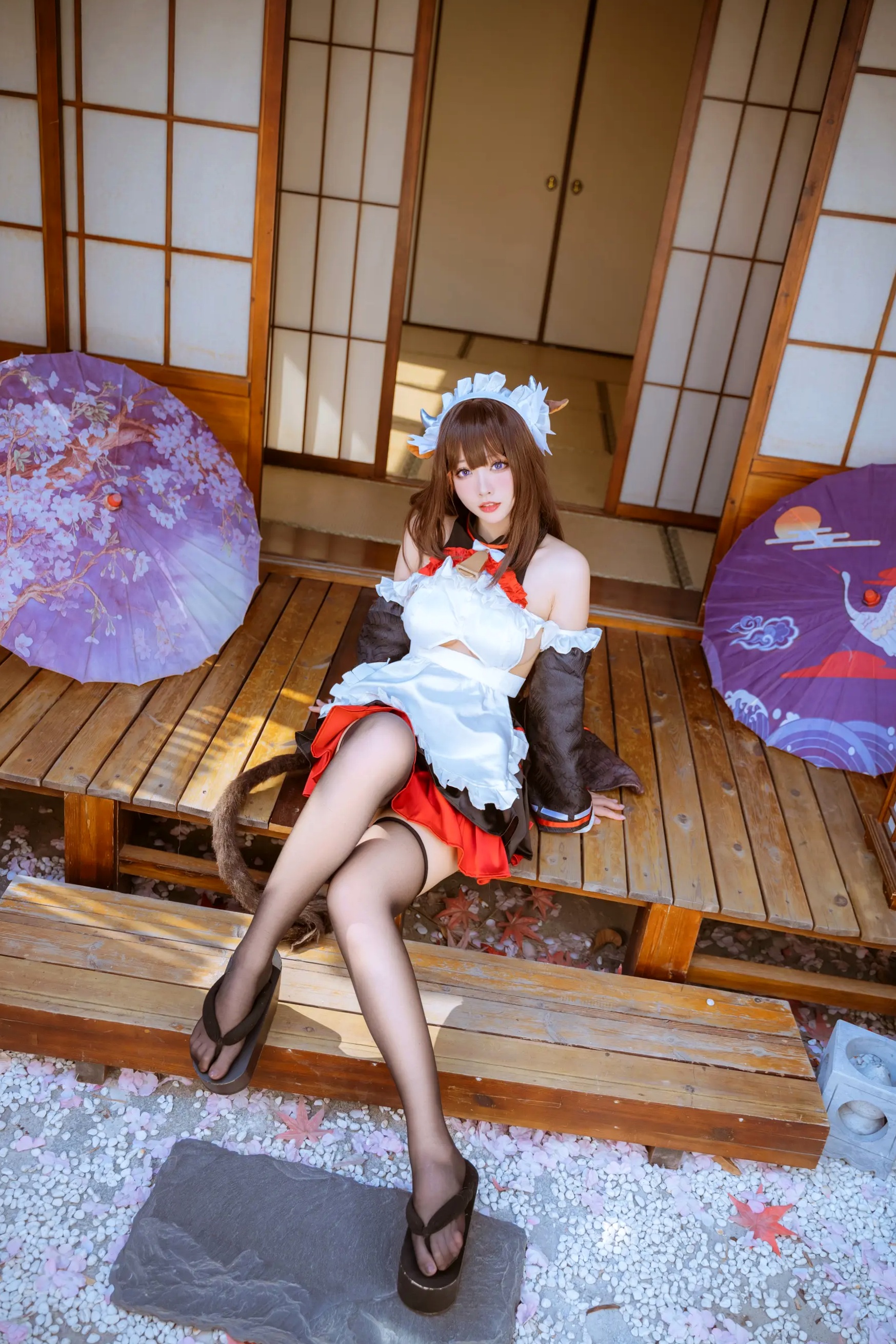 宫本樱《碧蓝航线》槛野Cosplay写真,性感女仆与比基尼诱惑大尺度套图