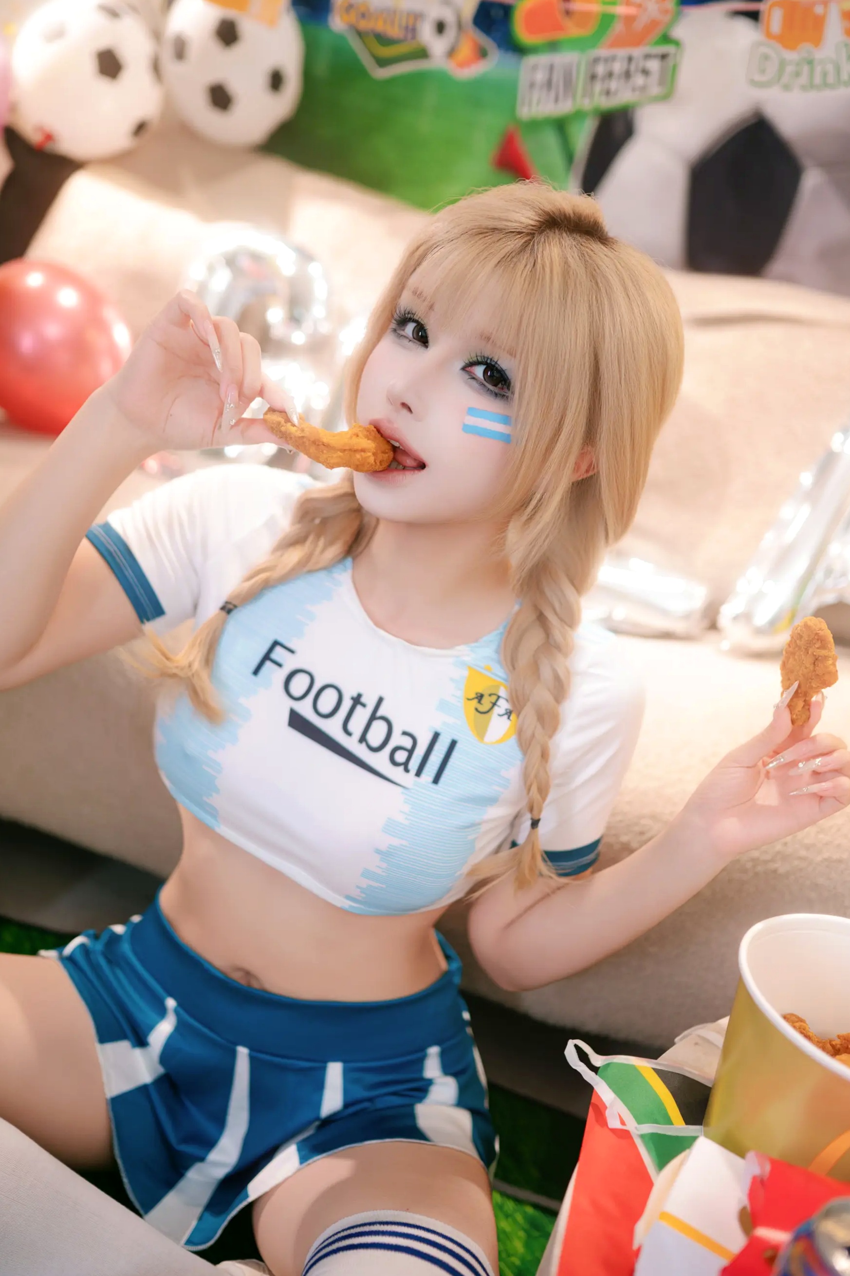 鹿八岁世界杯之夜,性感足球宝贝主题写真,极致诱惑大尺度私房照,火辣身材傲人曲线,居家热血观赛现场,高清精选套图