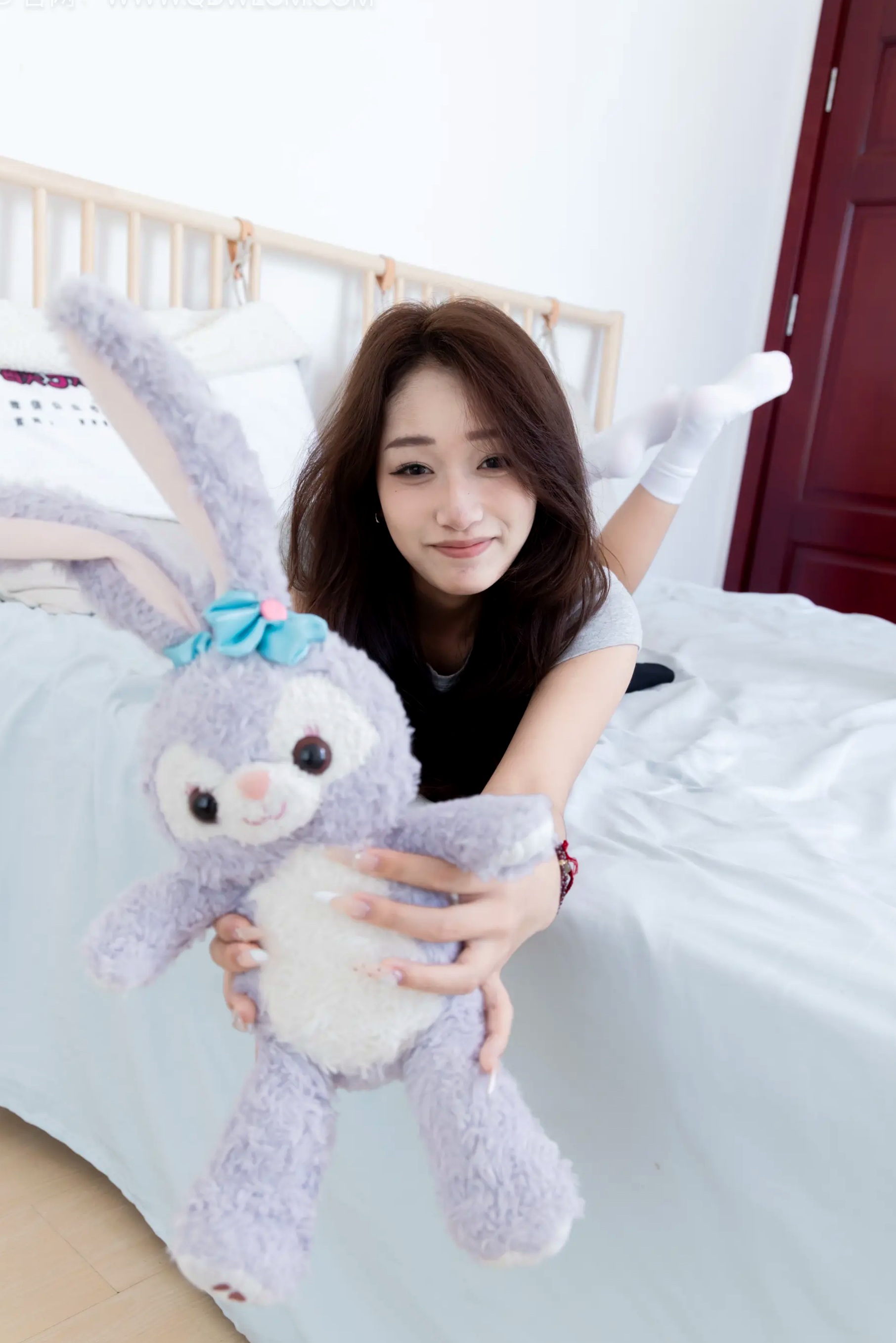 半夏-清新私房家居少女,纯白棉袜美腿写真,青春俏皮元气可爱,纯净治愈系风格