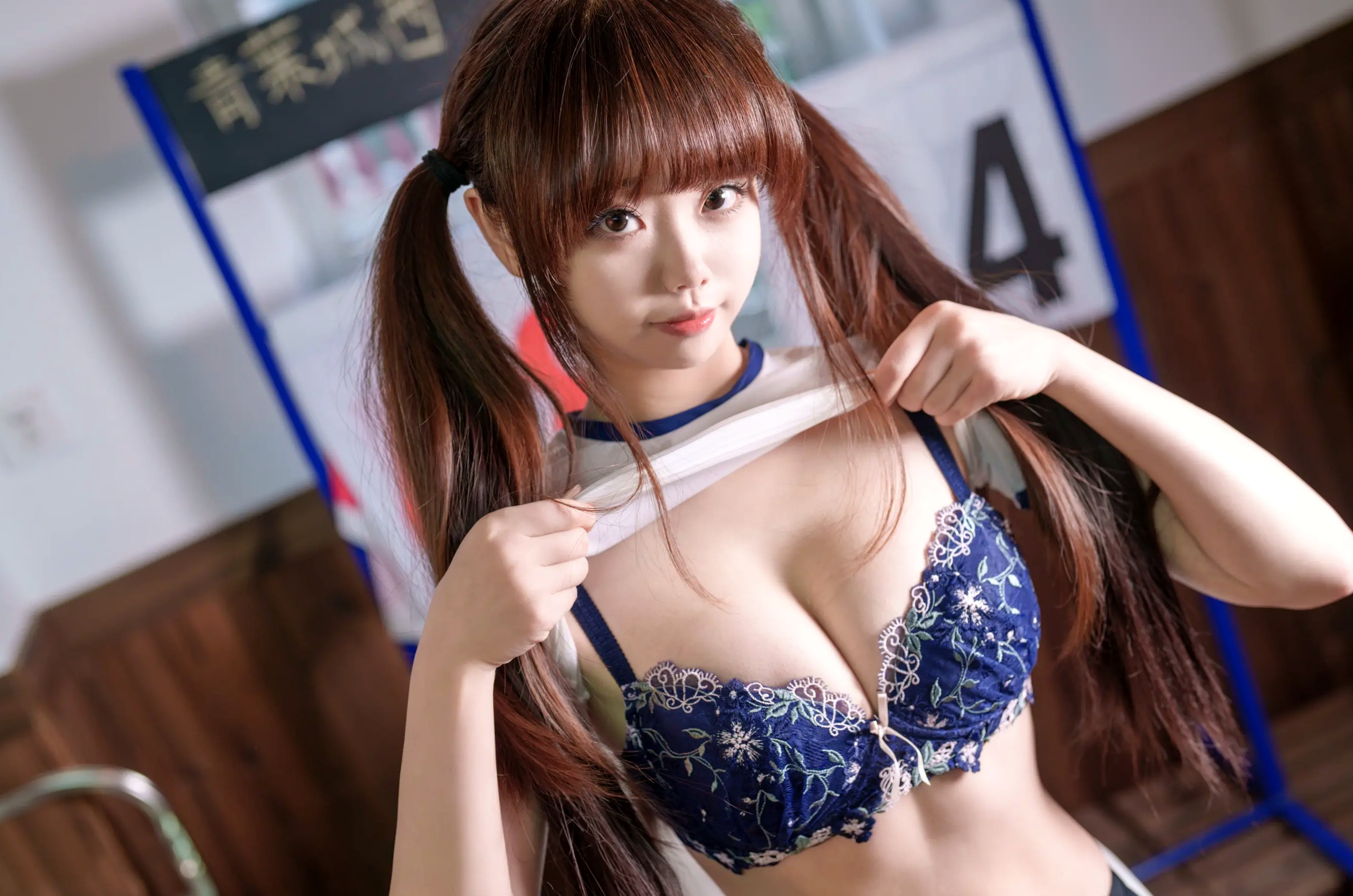 Cos小姐姐雪琪——体育室运动少女,绝美双马尾搭配诱惑黑丝,展现极致青春性感风情