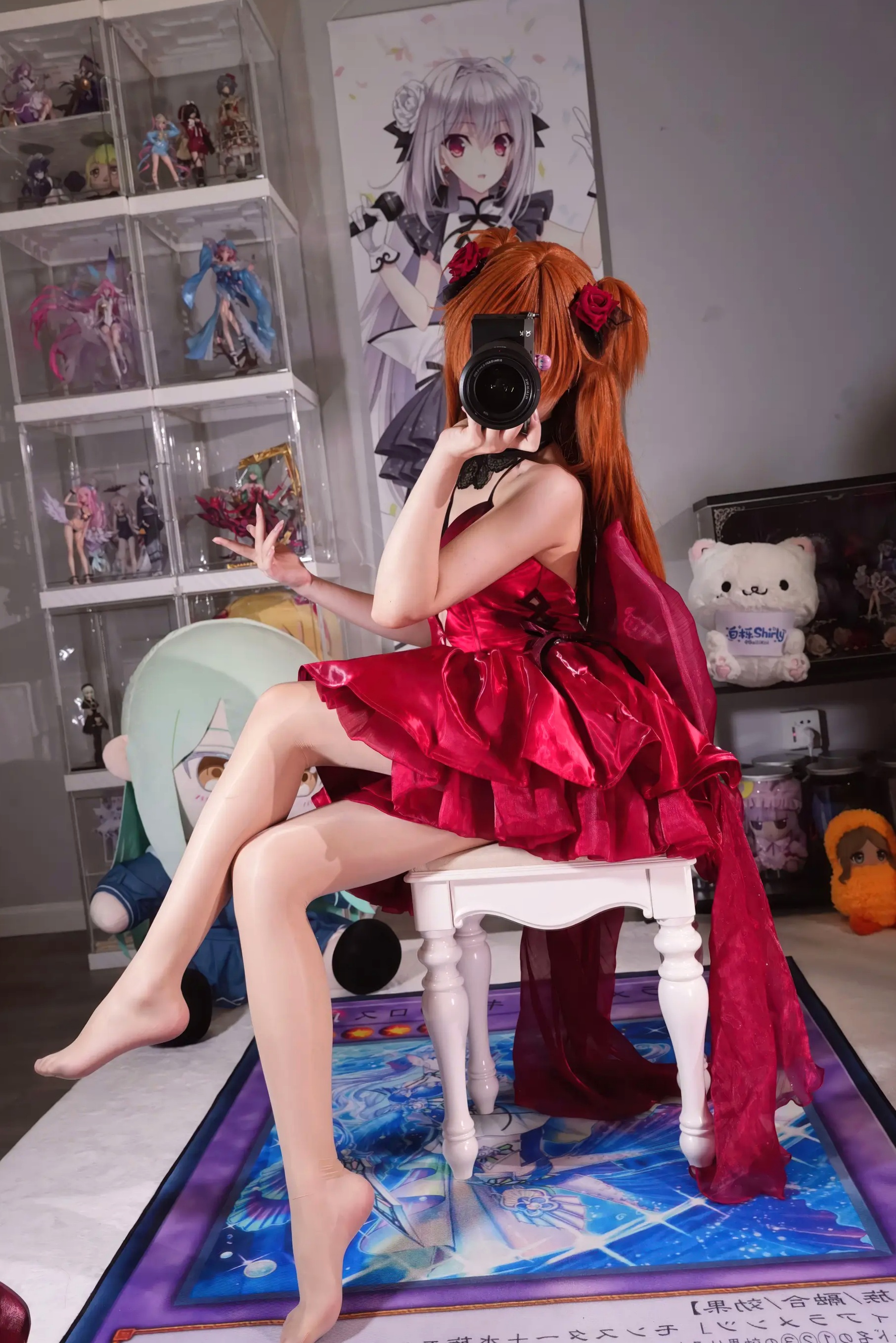 白栎Shirly明日香角色扮演私房摄影,红装黑丝演绎极致诱惑美感