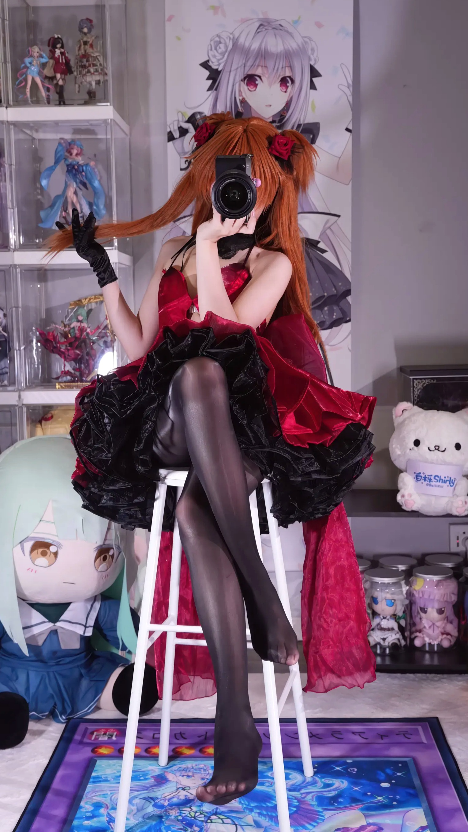 白栎Shirly明日香角色扮演私房摄影,红装黑丝演绎极致诱惑美感