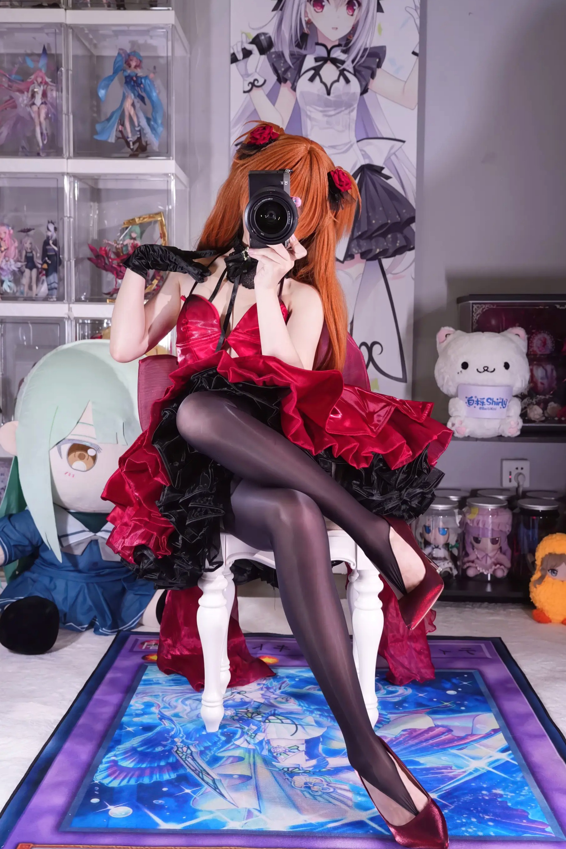 白栎Shirly明日香角色扮演私房摄影,红装黑丝演绎极致诱惑美感