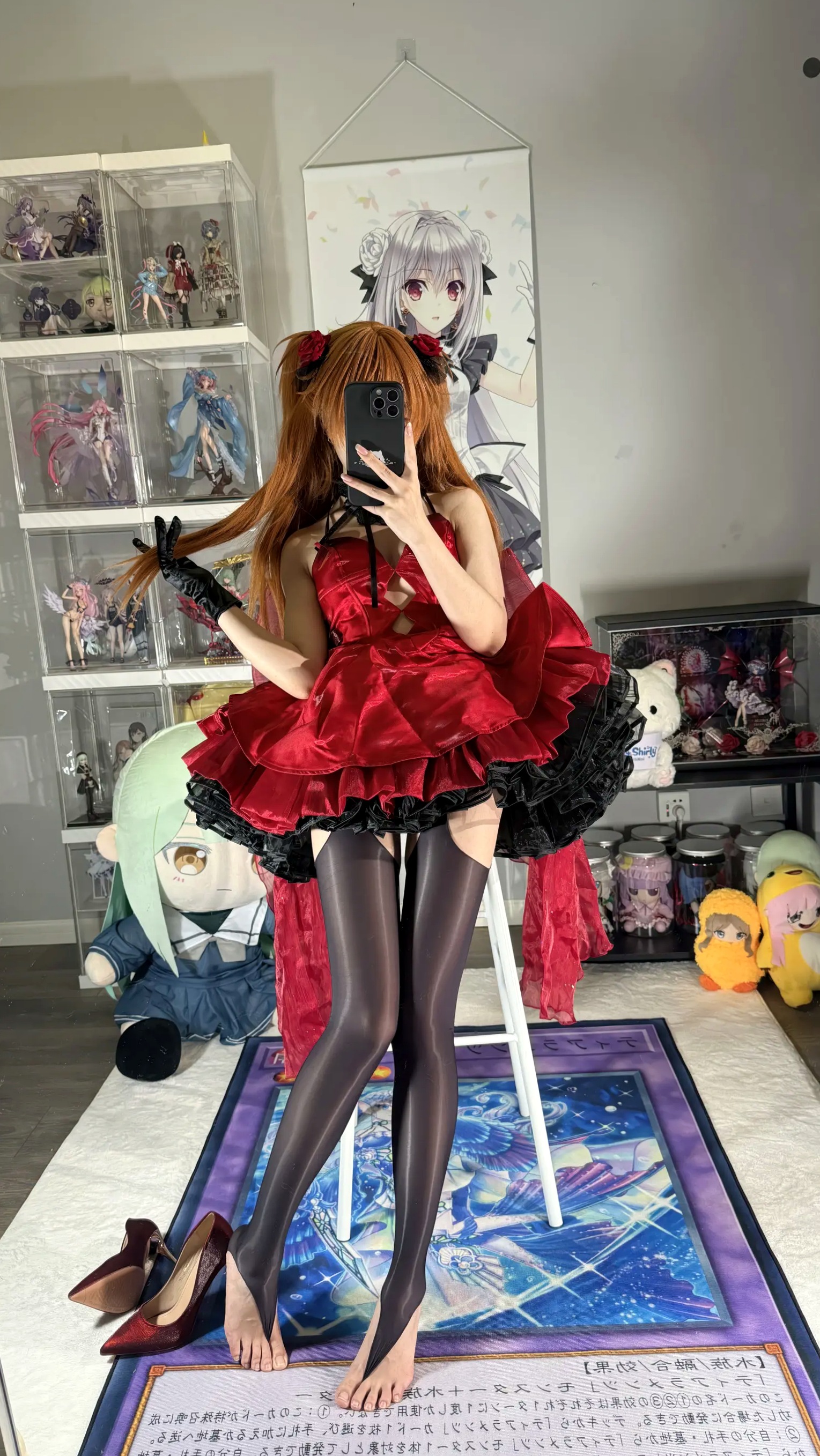 白栎Shirly明日香角色扮演私房摄影,红装黑丝演绎极致诱惑美感