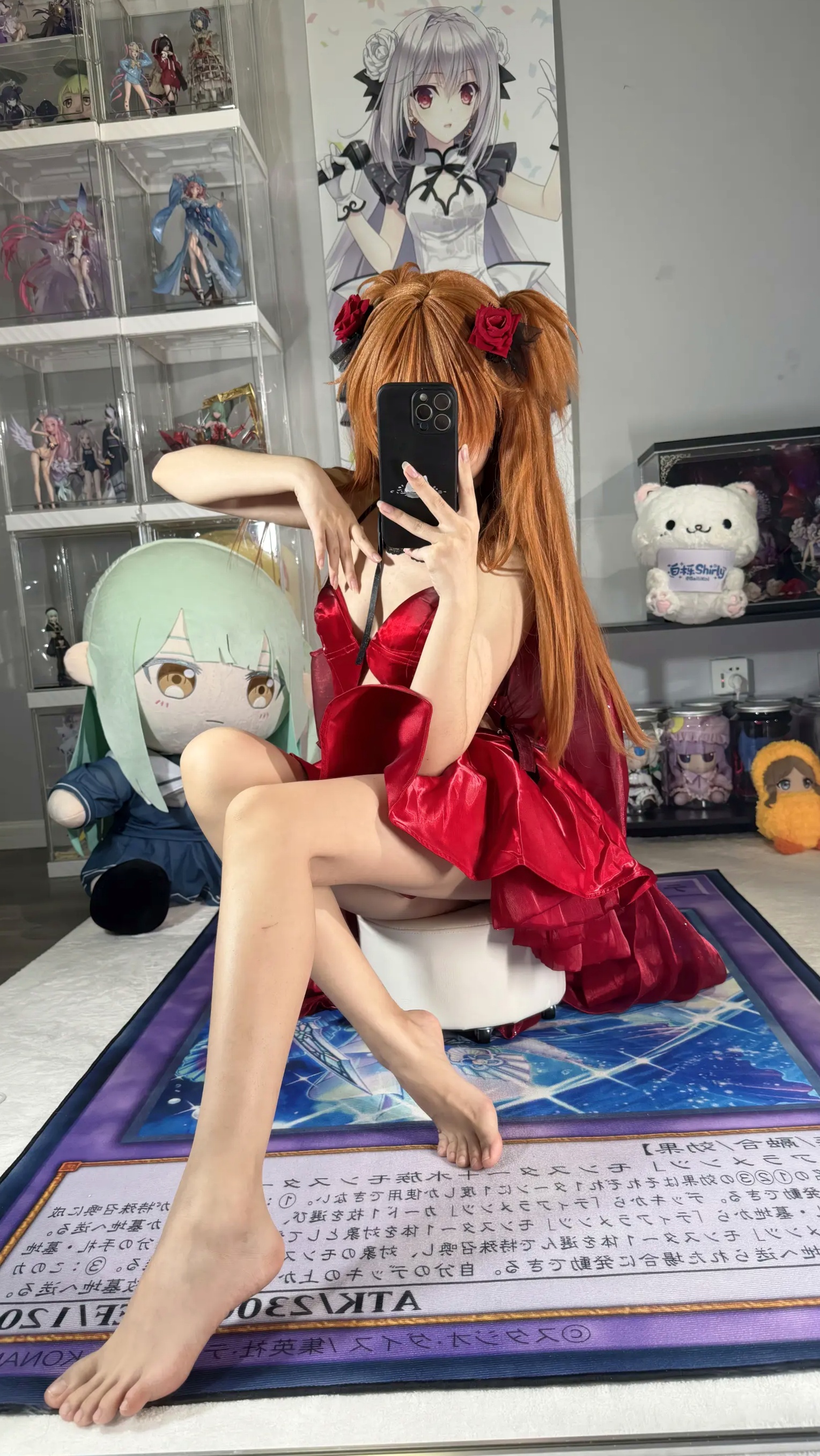 白栎Shirly明日香角色扮演私房摄影,红装黑丝演绎极致诱惑美感
