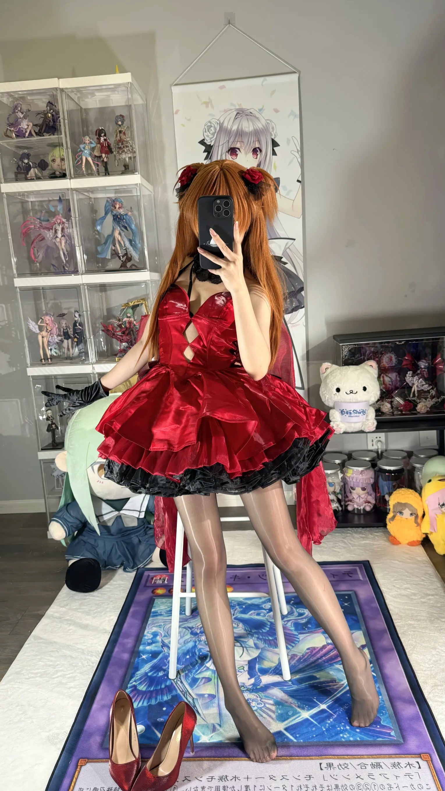 白栎Shirly明日香角色扮演私房摄影,红装黑丝演绎极致诱惑美感