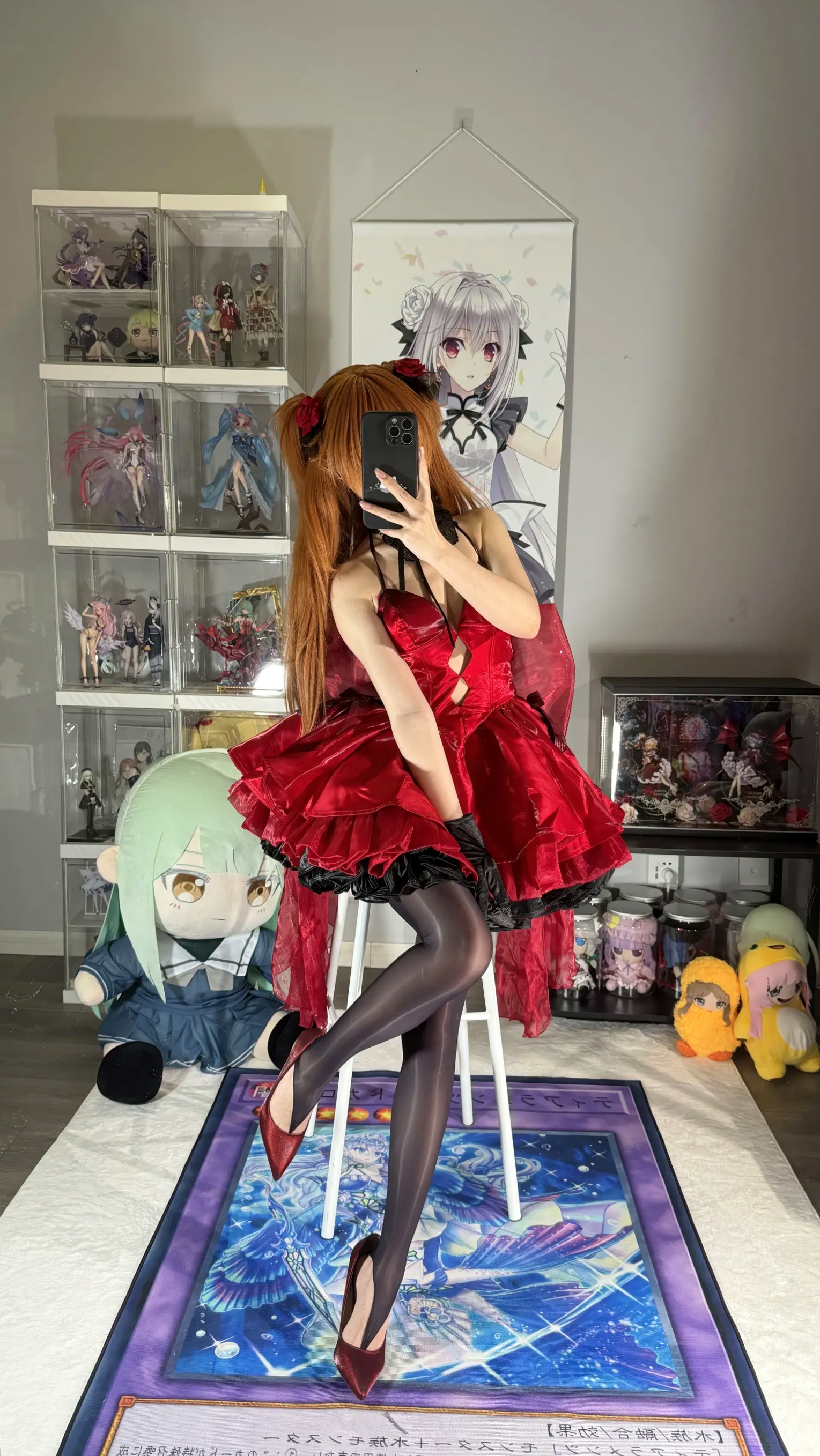 白栎Shirly明日香角色扮演私房摄影,红装黑丝演绎极致诱惑美感