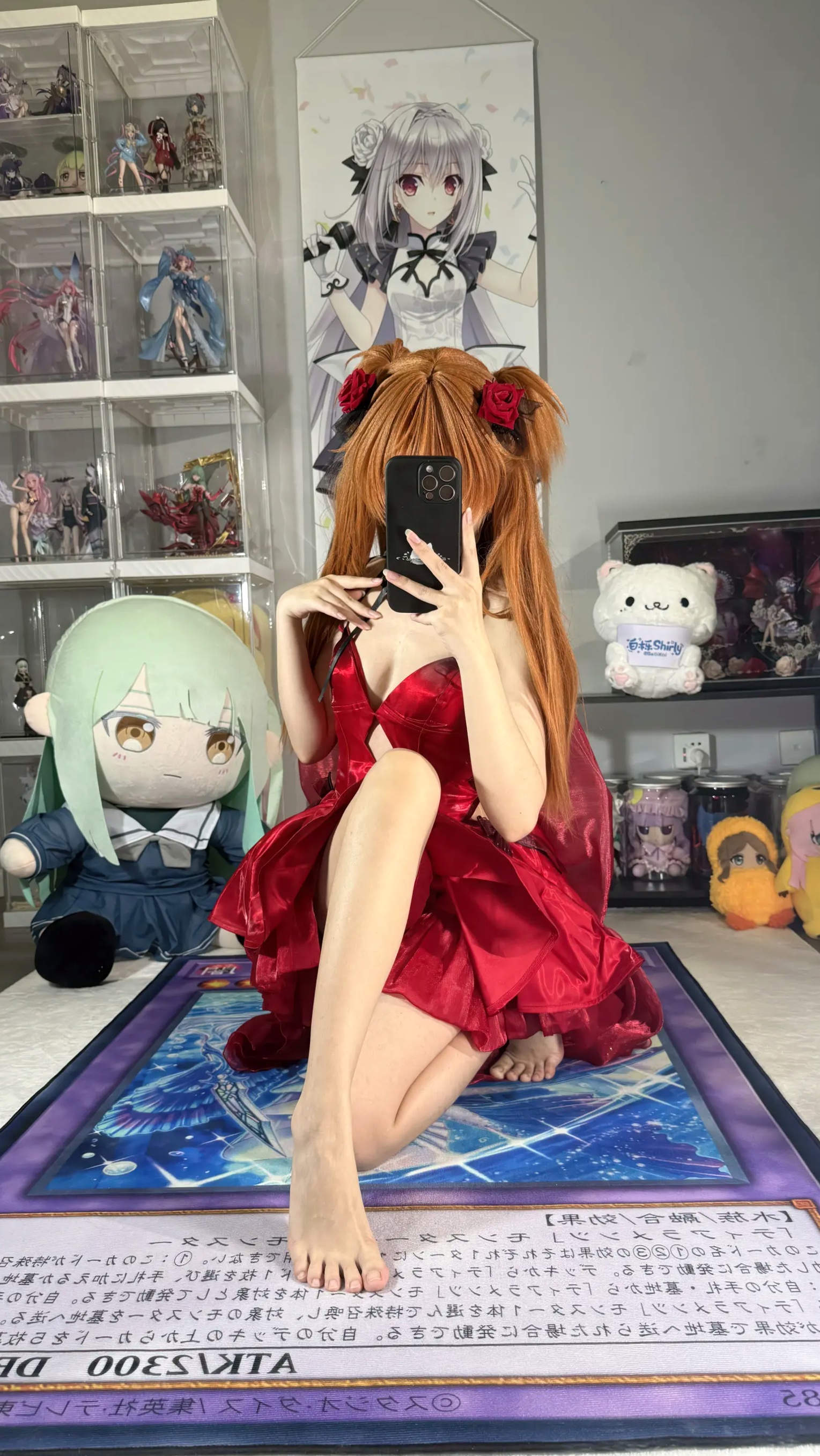 白栎Shirly明日香角色扮演私房摄影,红装黑丝演绎极致诱惑美感
