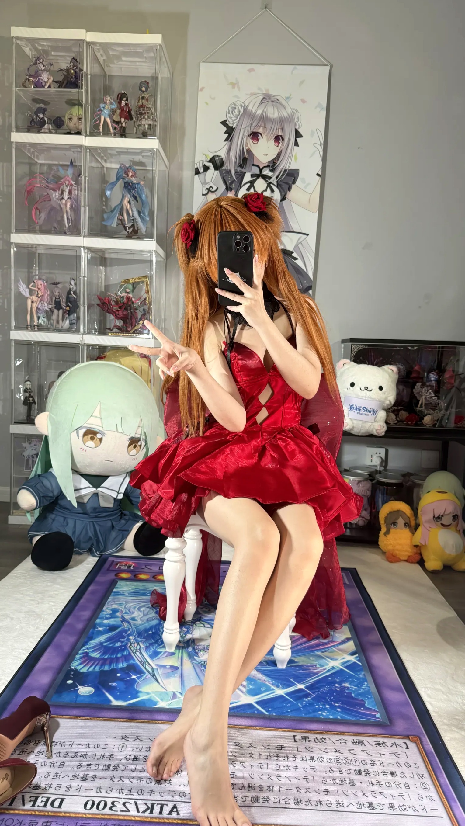 白栎Shirly明日香角色扮演私房摄影,红装黑丝演绎极致诱惑美感