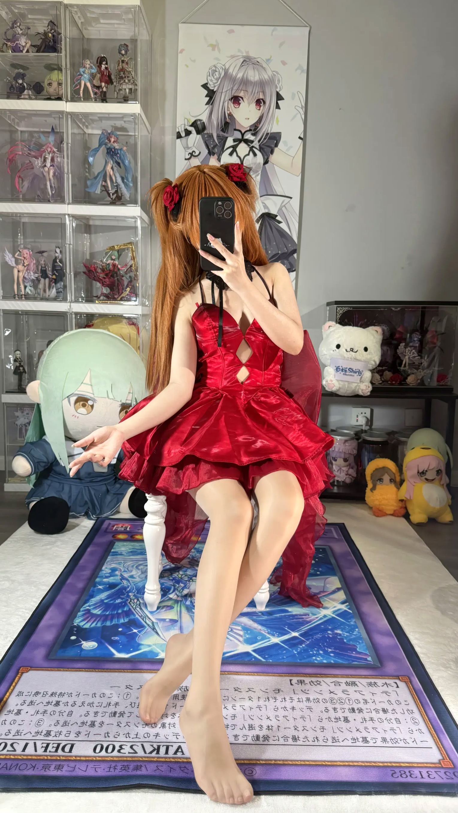 白栎Shirly明日香角色扮演私房摄影,红装黑丝演绎极致诱惑美感