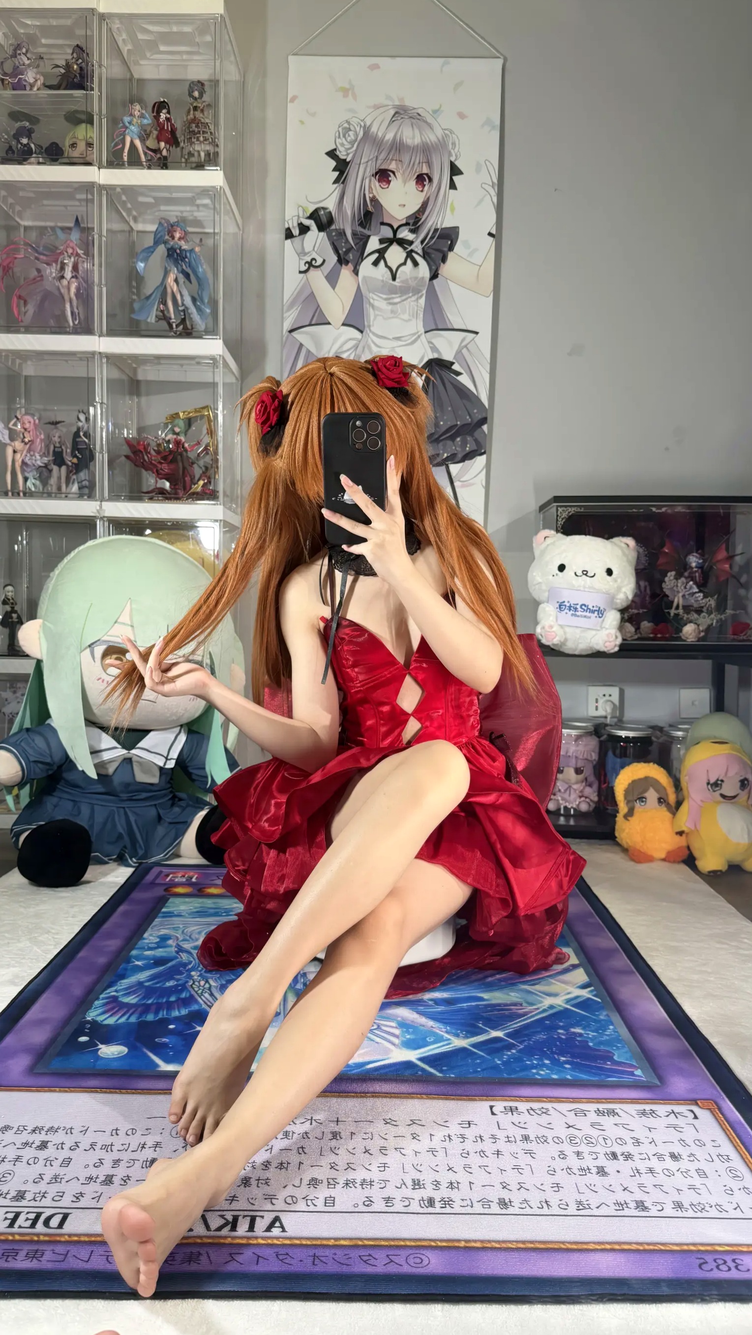 白栎Shirly明日香角色扮演私房摄影,红装黑丝演绎极致诱惑美感