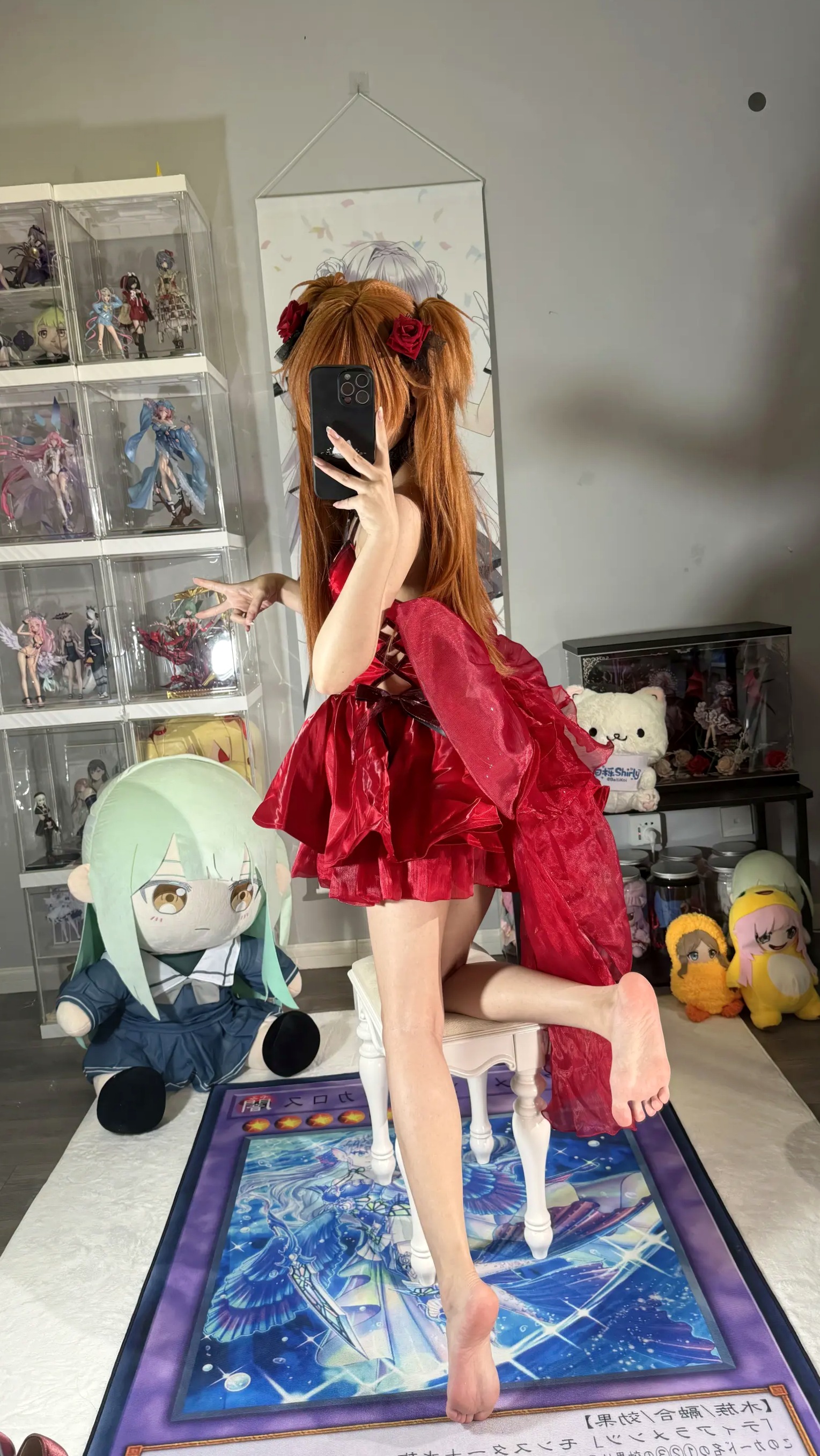 白栎Shirly明日香角色扮演私房摄影,红装黑丝演绎极致诱惑美感