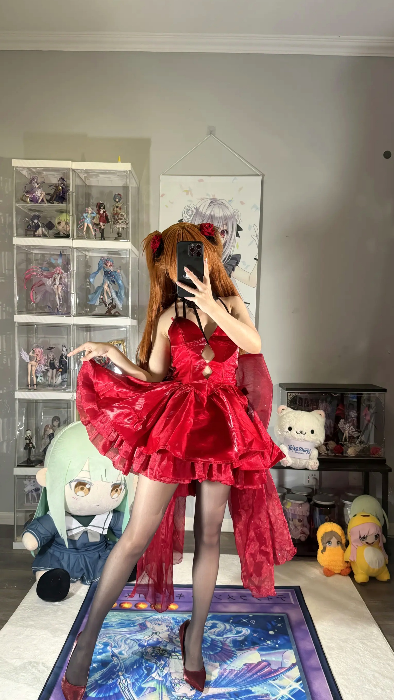 白栎Shirly明日香角色扮演私房摄影,红装黑丝演绎极致诱惑美感