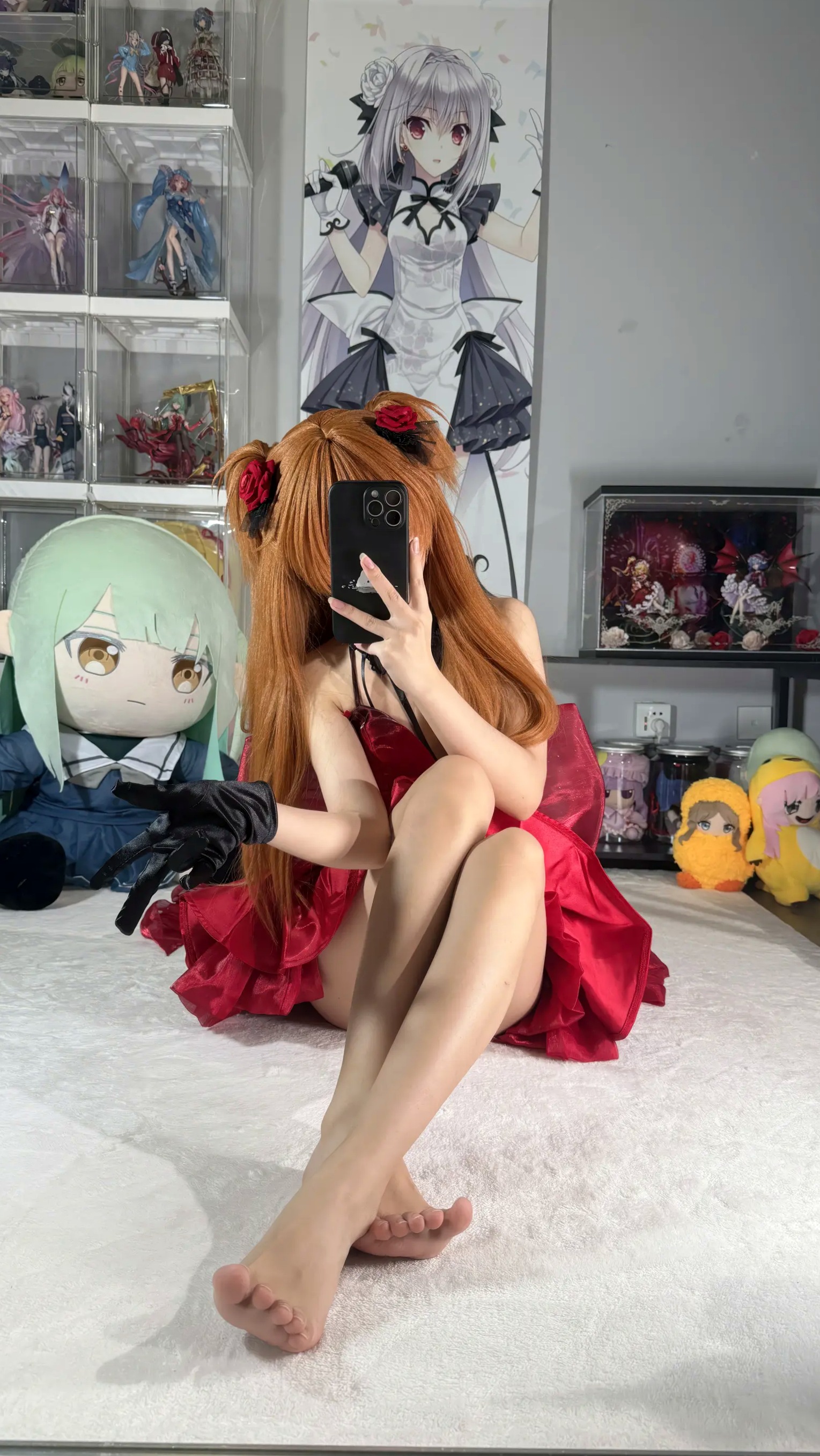白栎Shirly明日香角色扮演私房摄影,红装黑丝演绎极致诱惑美感
