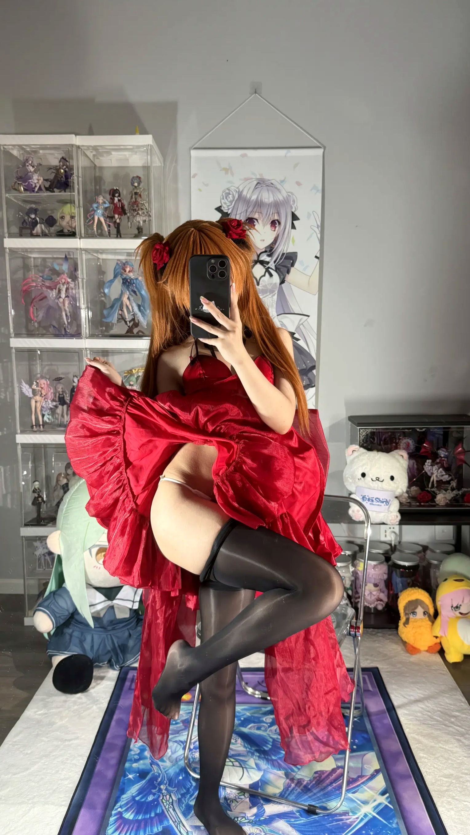 白栎Shirly明日香角色扮演私房摄影,红装黑丝演绎极致诱惑美感