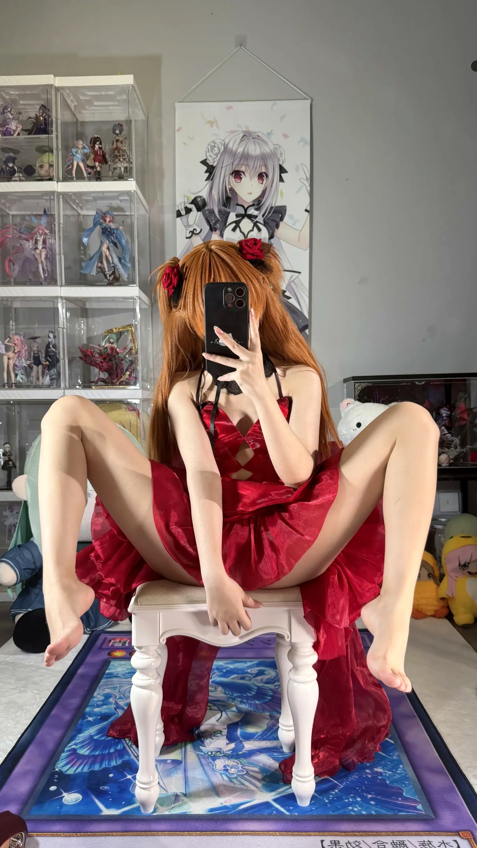 白栎Shirly明日香角色扮演私房摄影,红装黑丝演绎极致诱惑美感