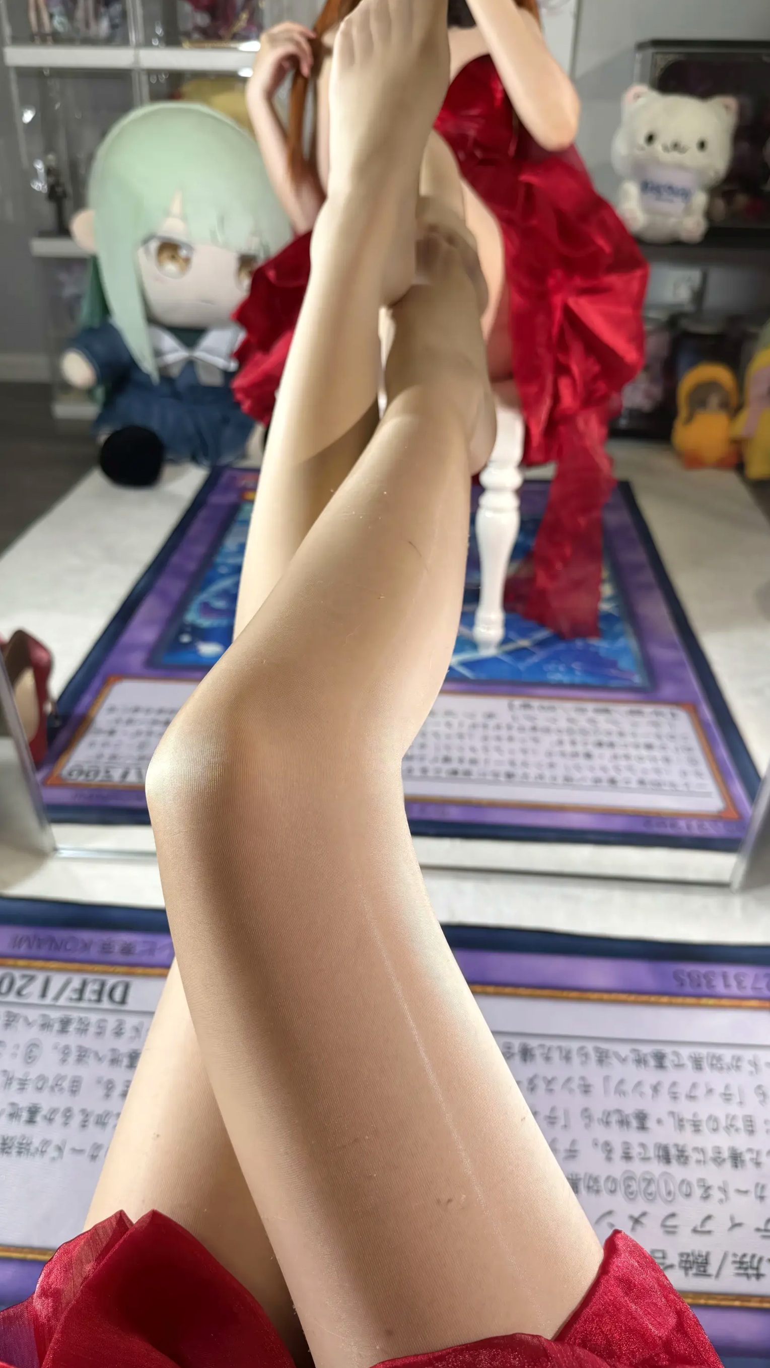 白栎Shirly明日香角色扮演私房摄影,红装黑丝演绎极致诱惑美感