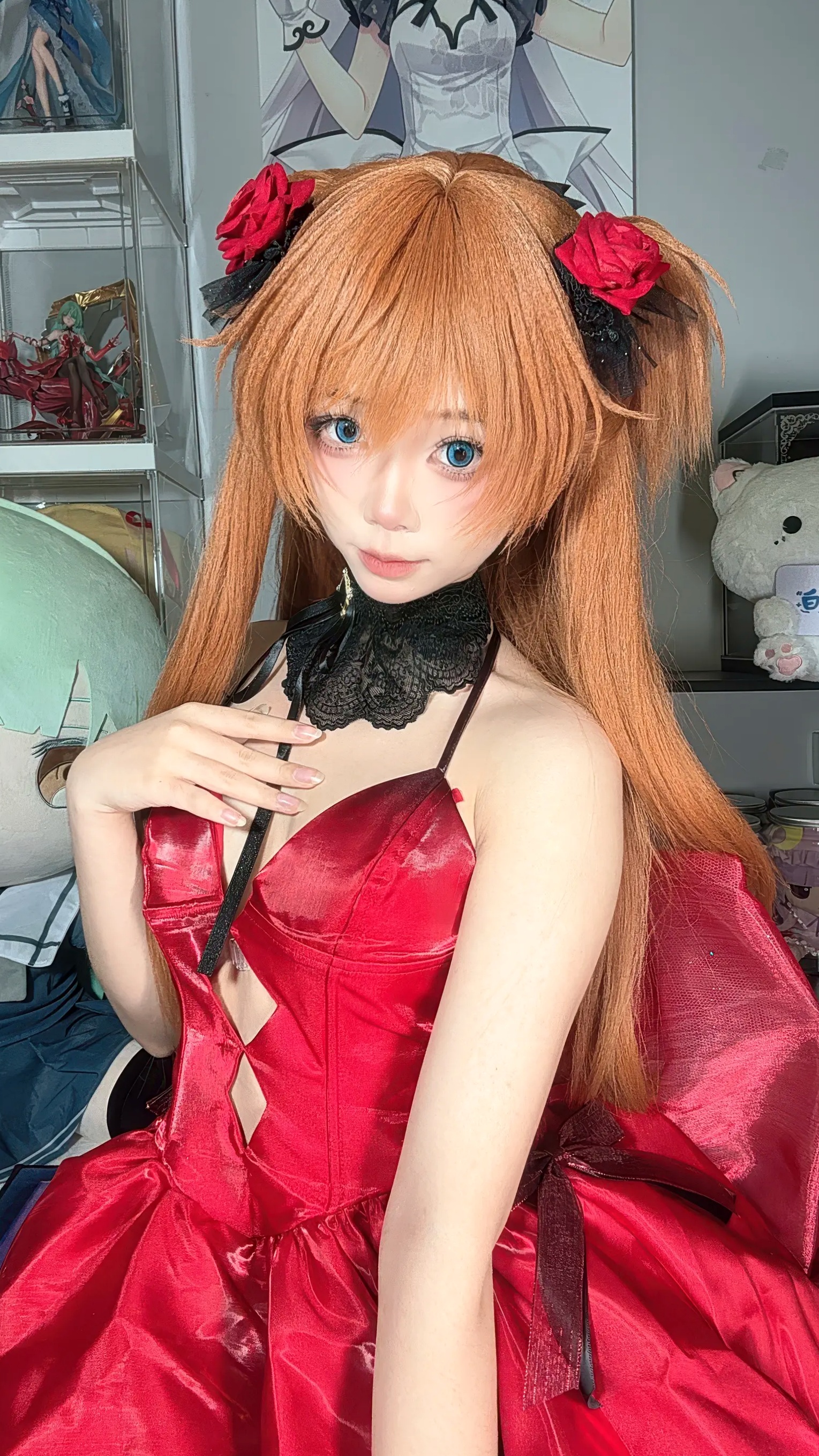 白栎Shirly明日香角色扮演私房摄影,红装黑丝演绎极致诱惑美感