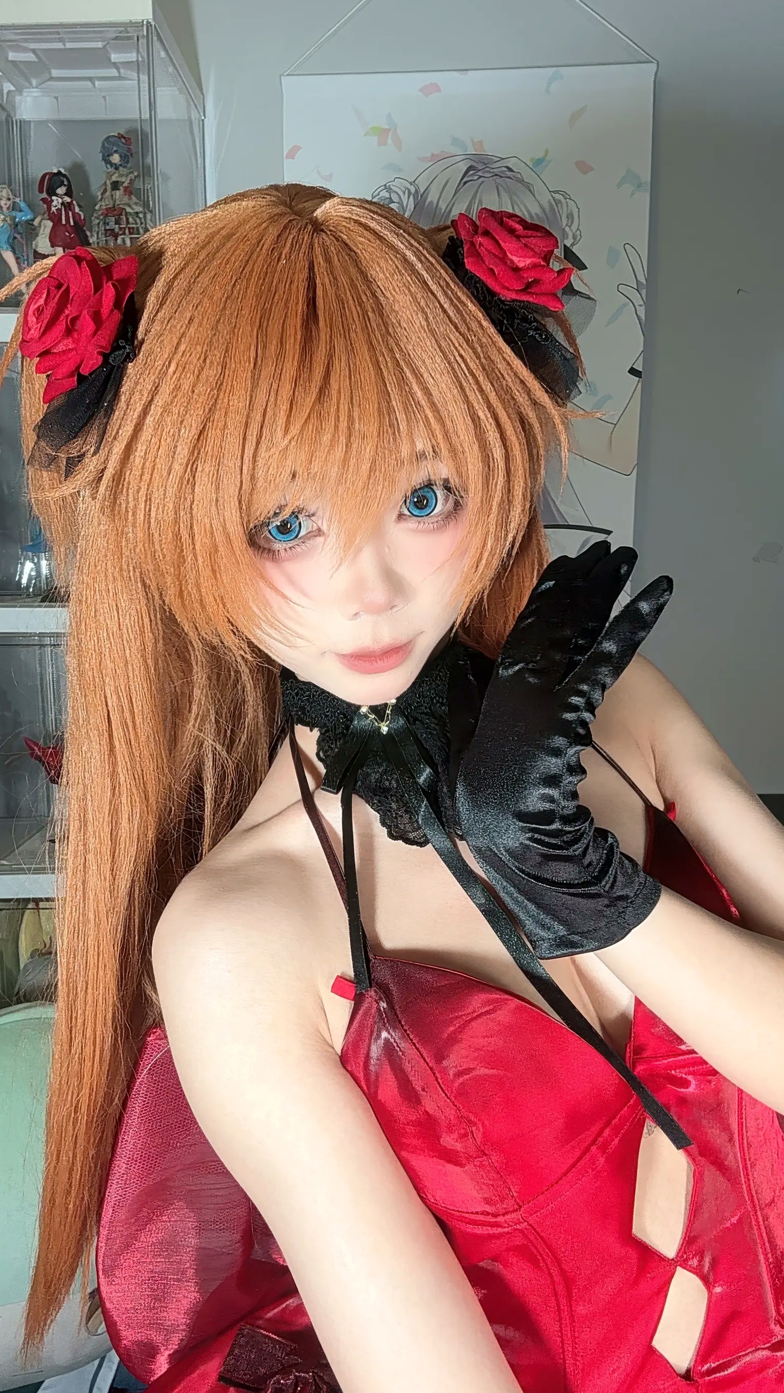 白栎Shirly明日香角色扮演私房摄影,红装黑丝演绎极致诱惑美感