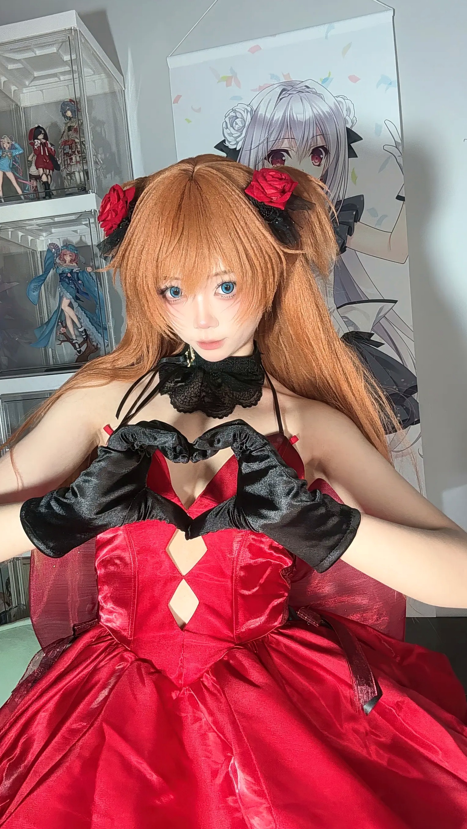 白栎Shirly明日香角色扮演私房摄影,红装黑丝演绎极致诱惑美感