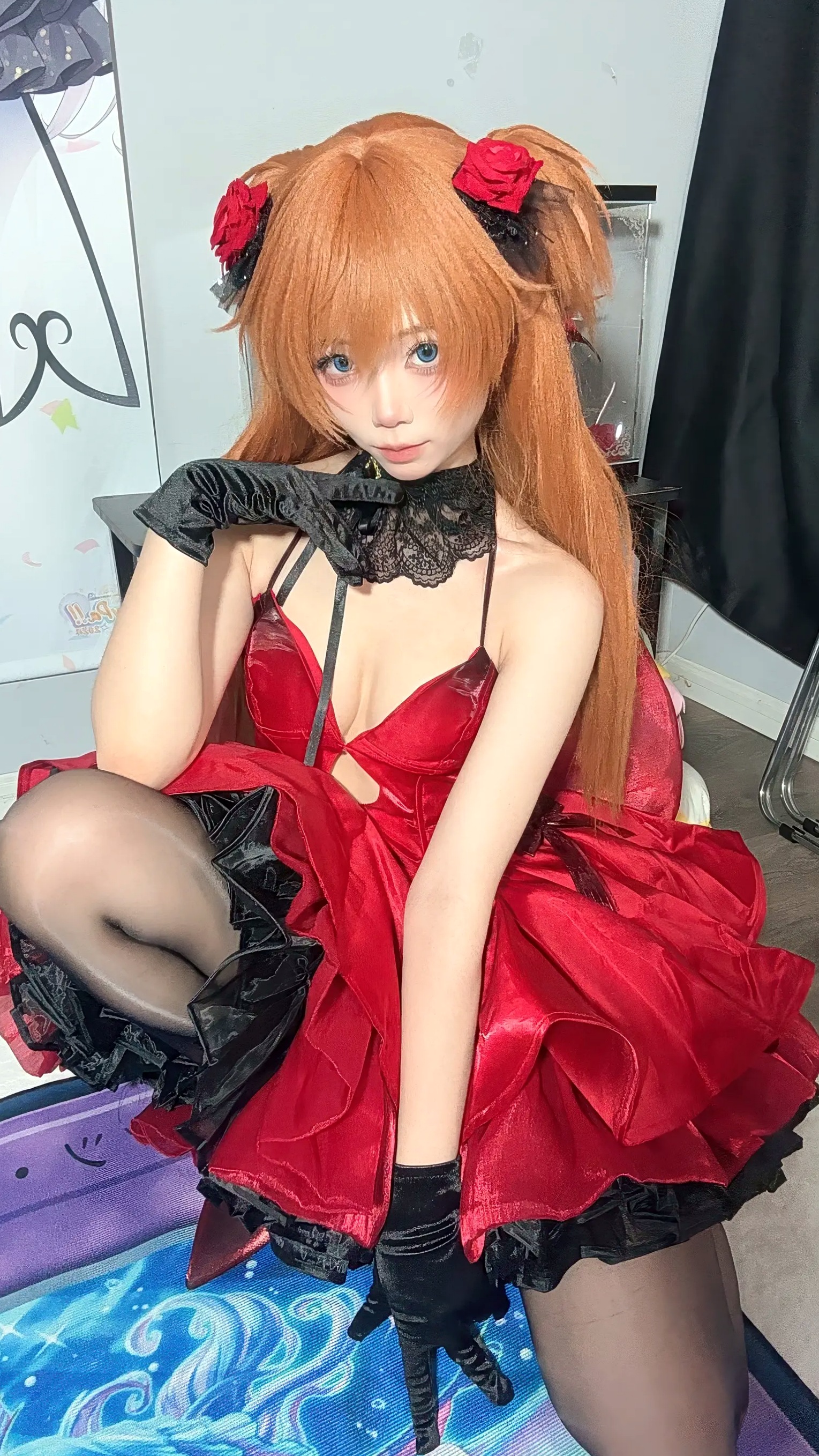 白栎Shirly明日香角色扮演私房摄影,红装黑丝演绎极致诱惑美感