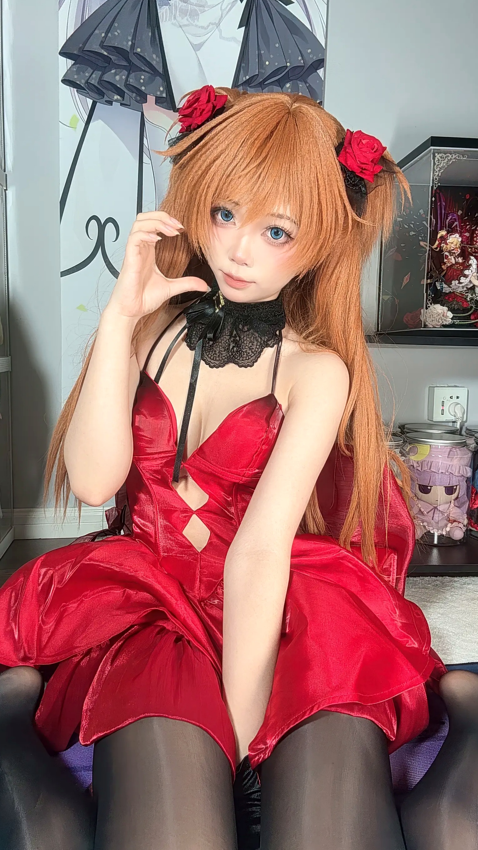 白栎Shirly明日香角色扮演私房摄影,红装黑丝演绎极致诱惑美感