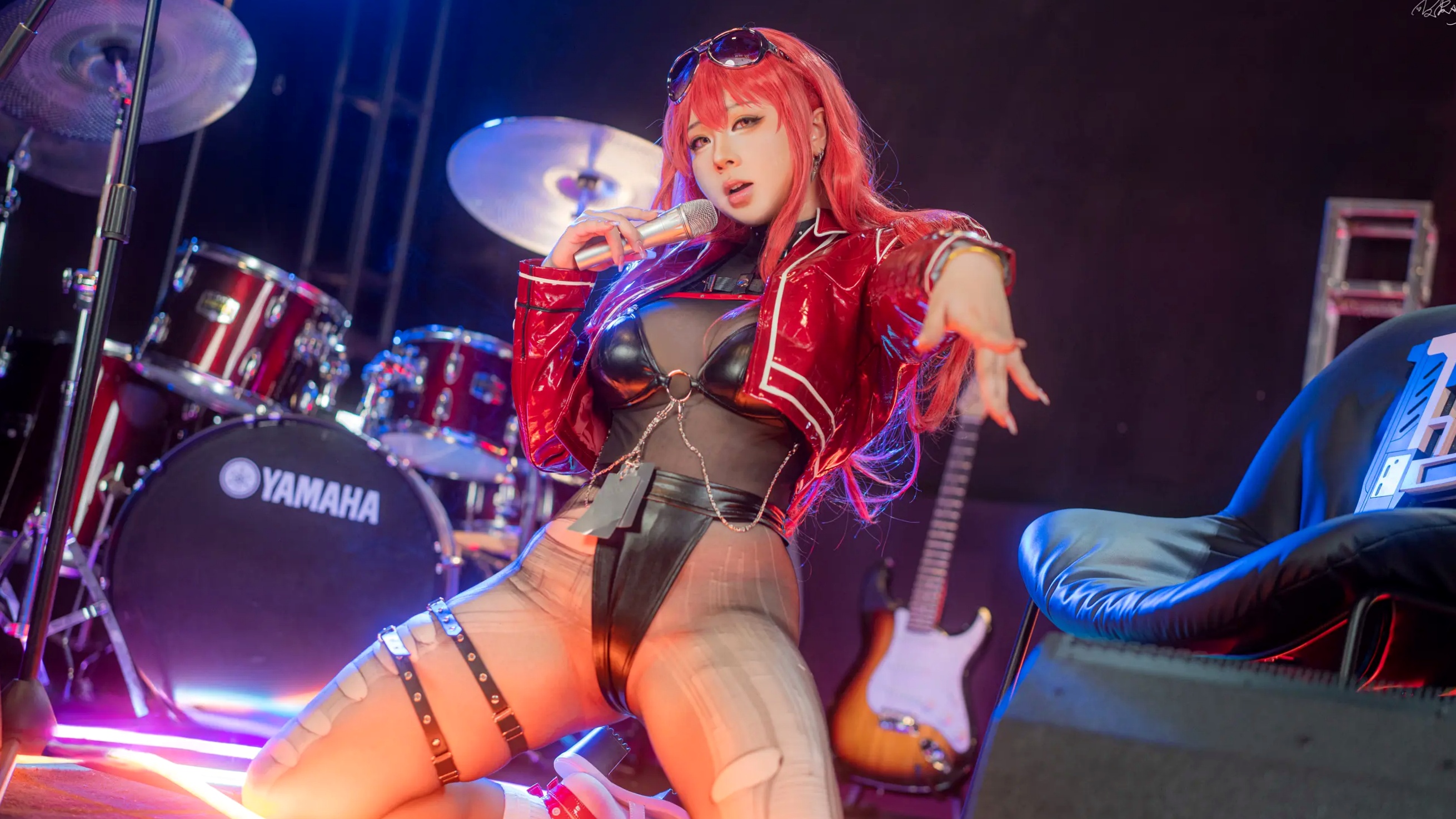 皮皮奶Nikke胜利女神沃伦姆Cosplay - 性感摇滚歌手舞台私房照 极致诱惑大尺度套图