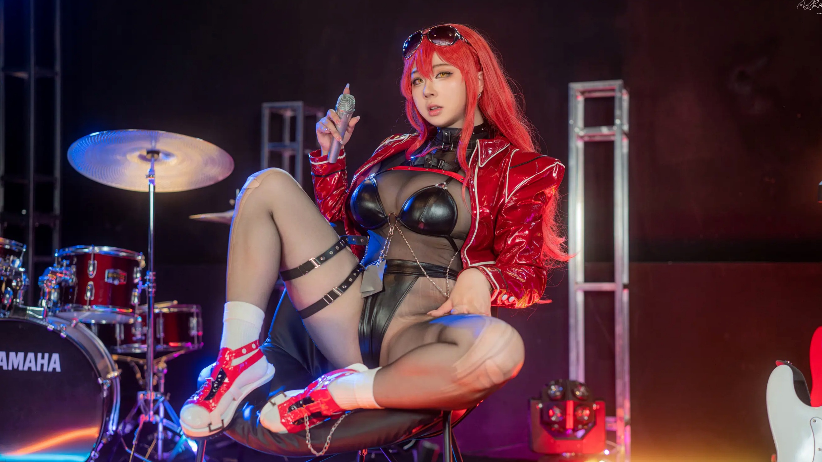 皮皮奶Nikke胜利女神沃伦姆Cosplay - 性感摇滚歌手舞台私房照 极致诱惑大尺度套图