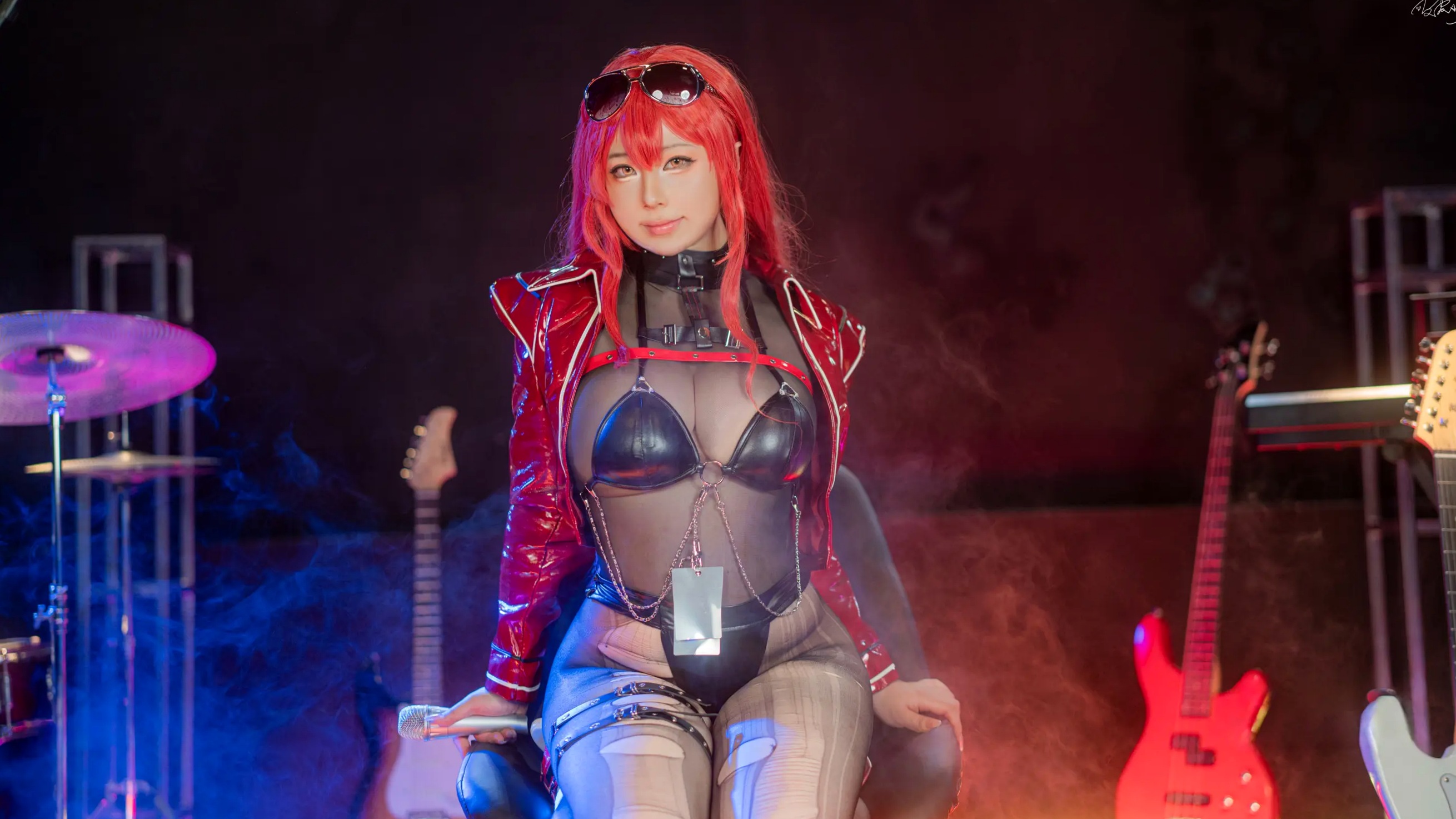 皮皮奶Nikke胜利女神沃伦姆Cosplay - 性感摇滚歌手舞台私房照 极致诱惑大尺度套图