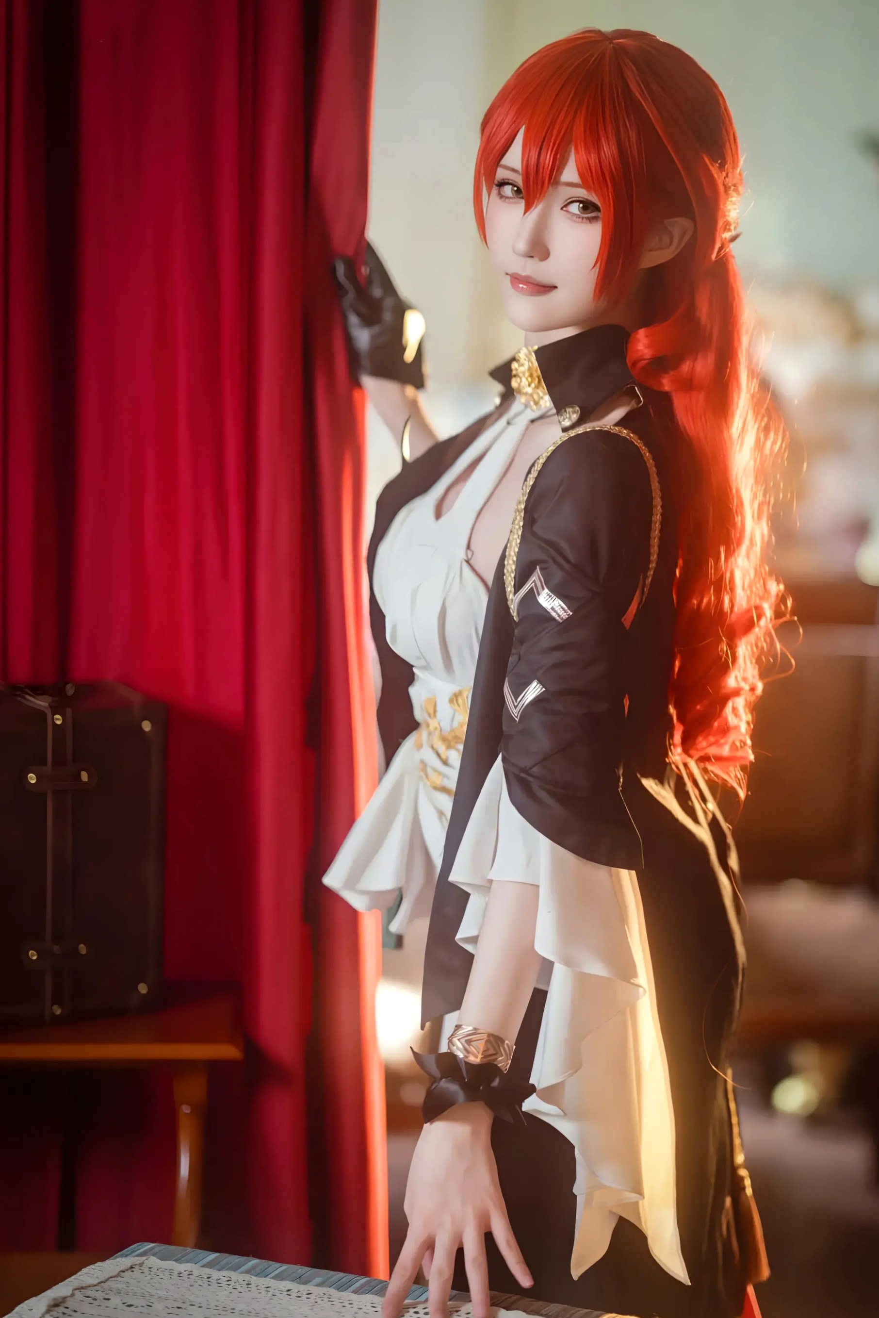花兮_honoka 崩坏星穹铁道姬子COS 优雅知性御姐复古风写真
