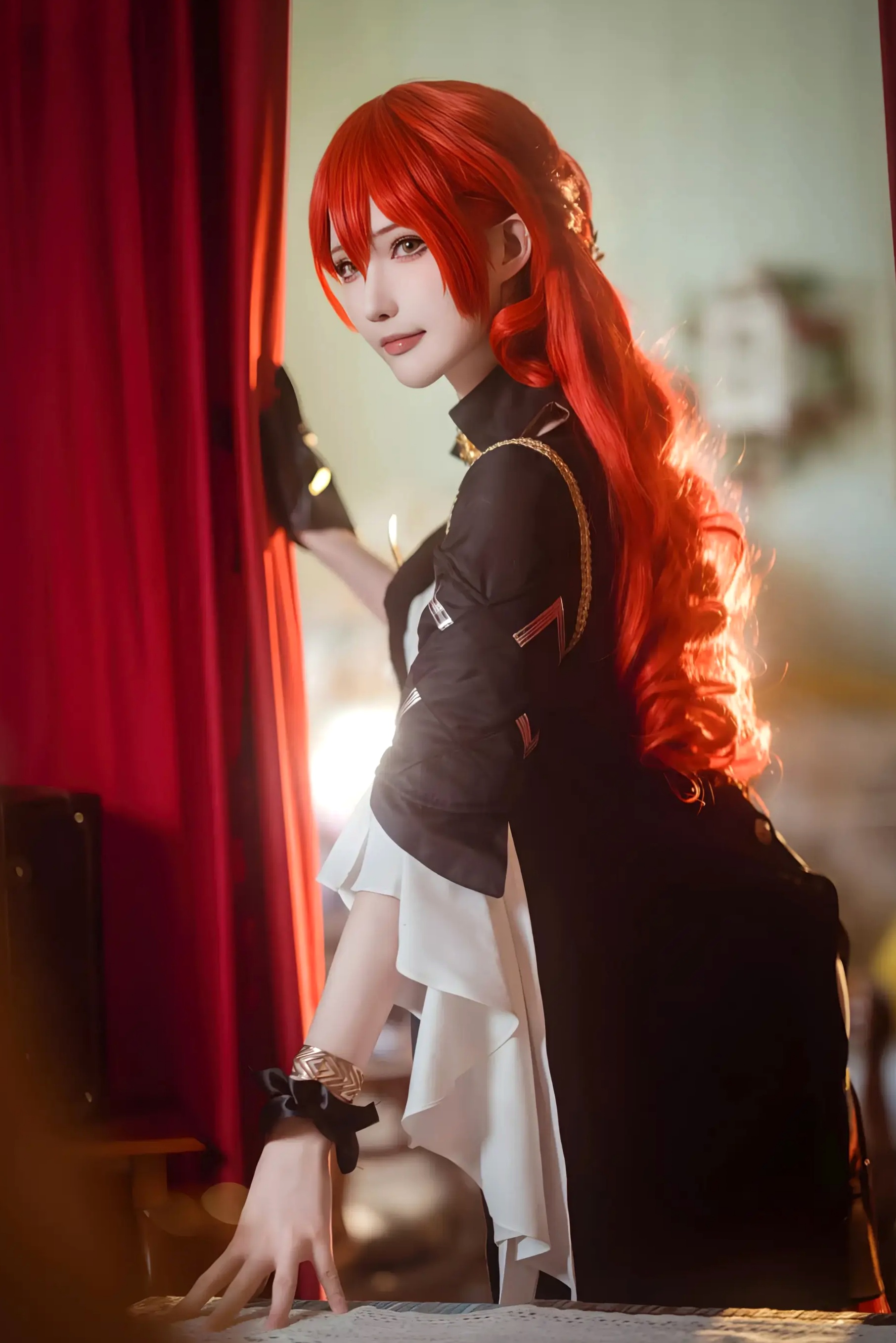 花兮_honoka 崩坏星穹铁道姬子COS 优雅知性御姐复古风写真