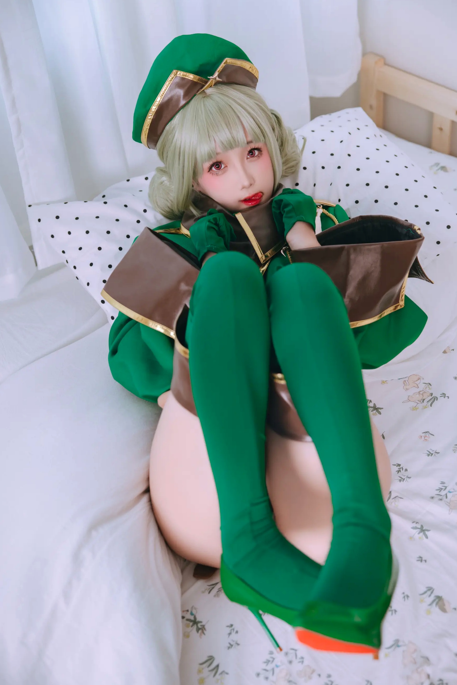 日奈娇阿良河琪舞制服COSPLAY室内私房大尺度诱惑写真 - 充满动感的动漫风格角色扮演,尽显傲人身姿