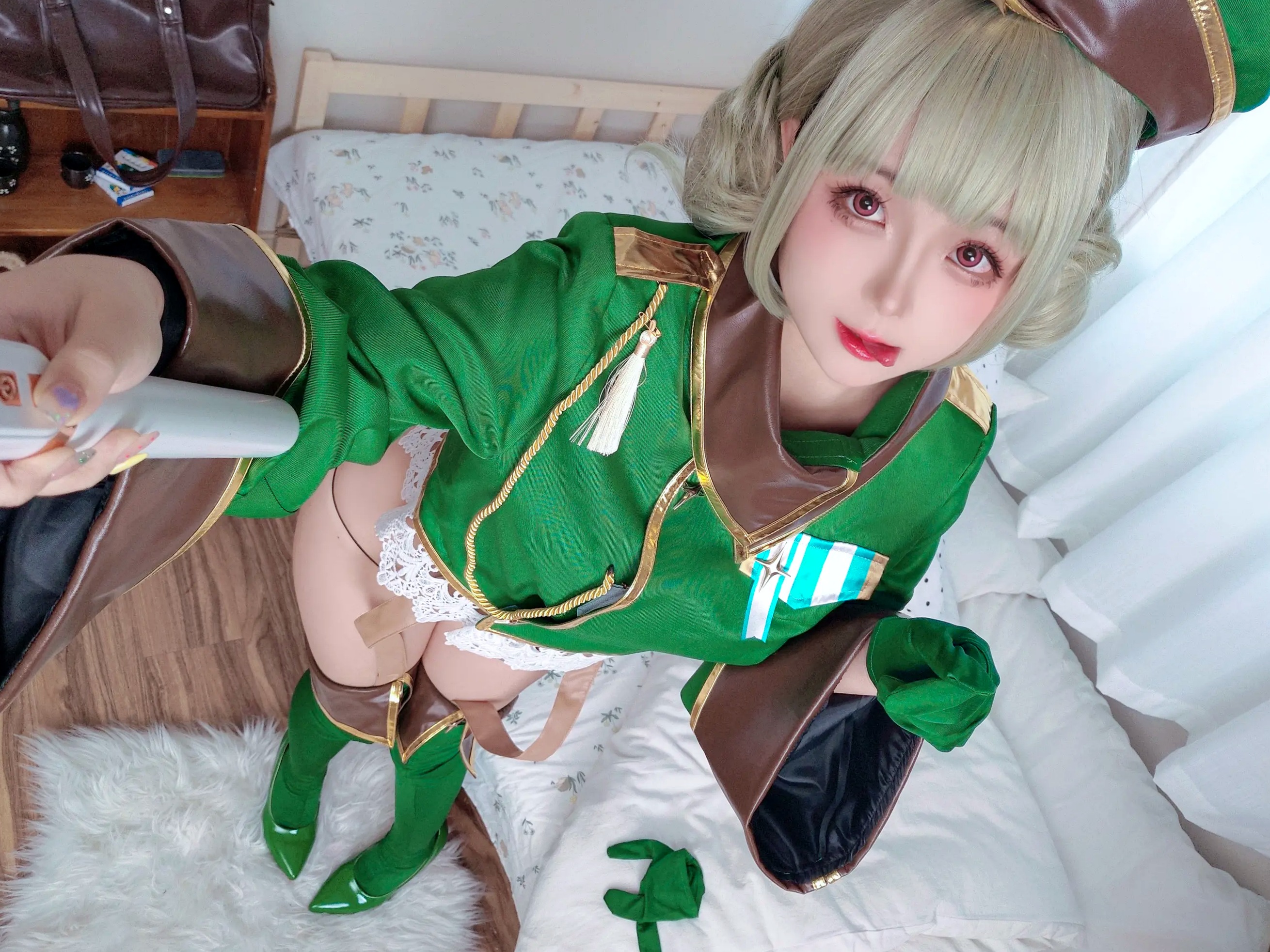 日奈娇阿良河琪舞制服COSPLAY室内私房大尺度诱惑写真 - 充满动感的动漫风格角色扮演,尽显傲人身姿
