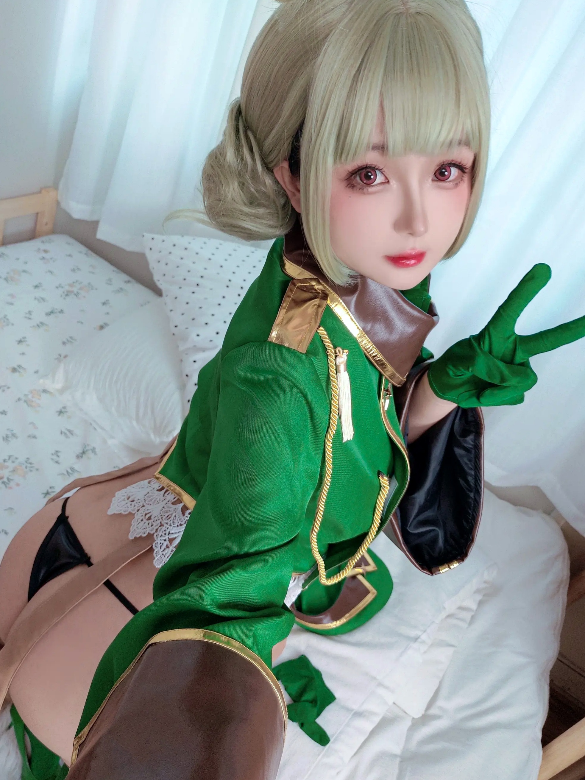 日奈娇阿良河琪舞制服COSPLAY室内私房大尺度诱惑写真 - 充满动感的动漫风格角色扮演,尽显傲人身姿