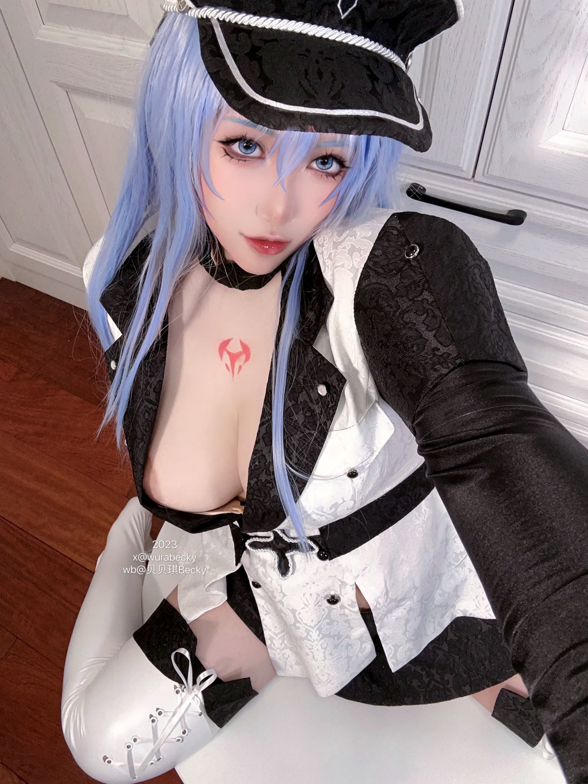 贝贝琪Becky艾斯德斯角色扮演私房写真,火辣身材制服诱惑大尺度作品