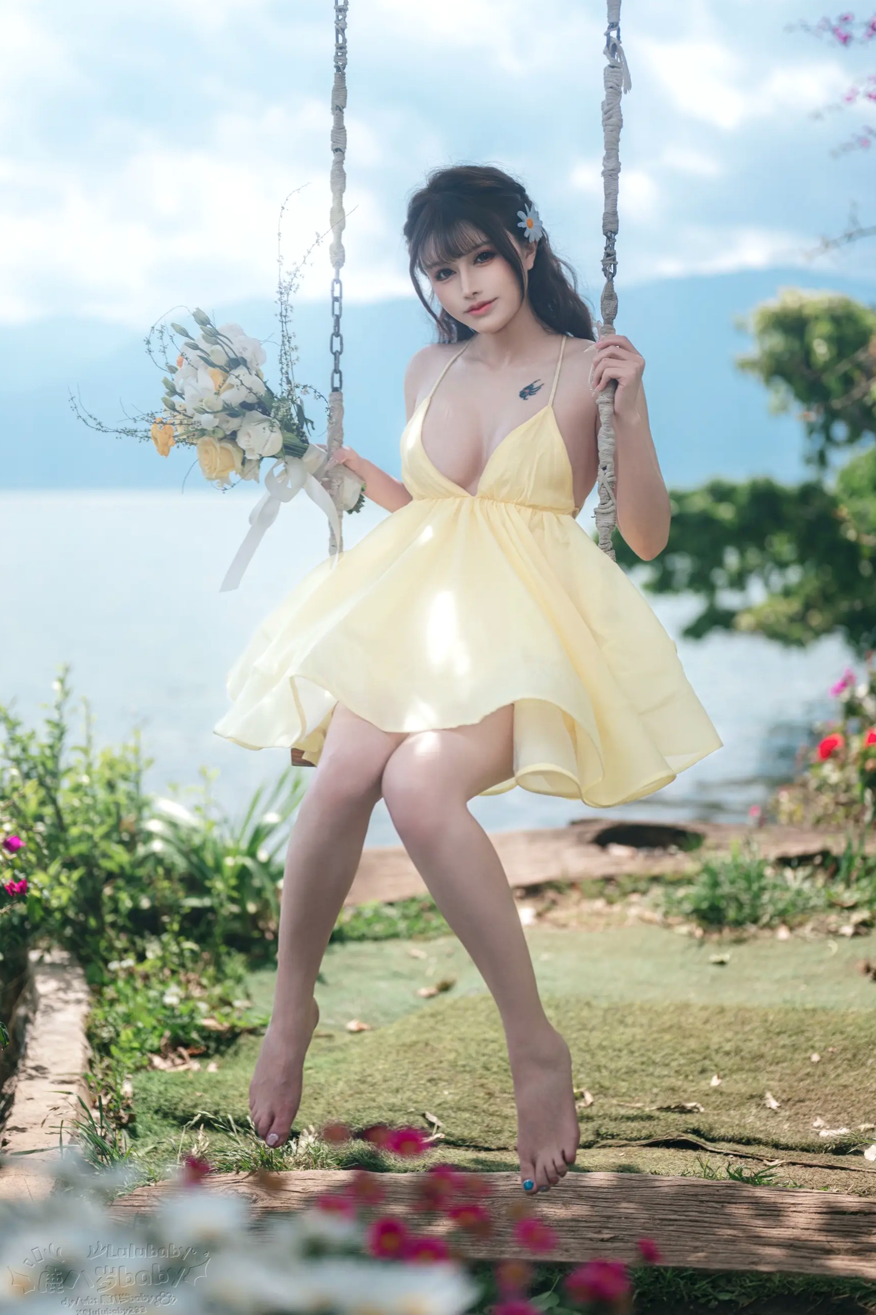 鹿八岁 黄色连衣裙 户外花海秋千性感私房照