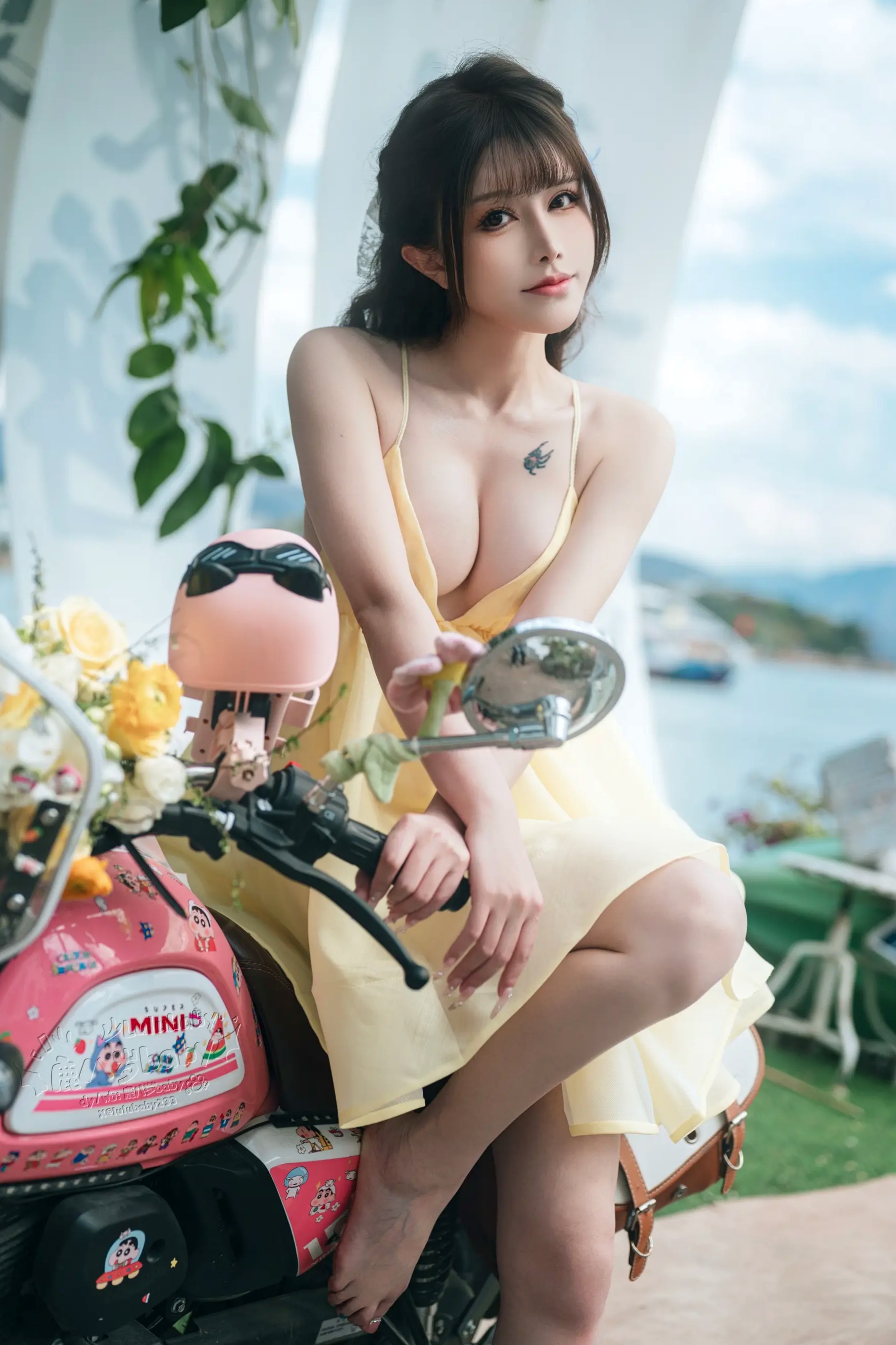 鹿八岁 黄色连衣裙 户外花海秋千性感私房照