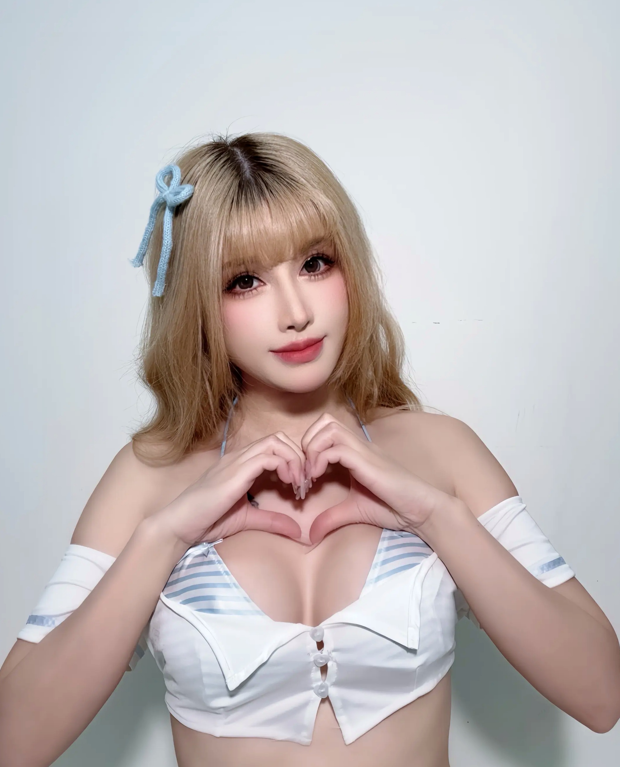 鹿八岁 自拍 制服诱惑 私房大尺度美臀写真