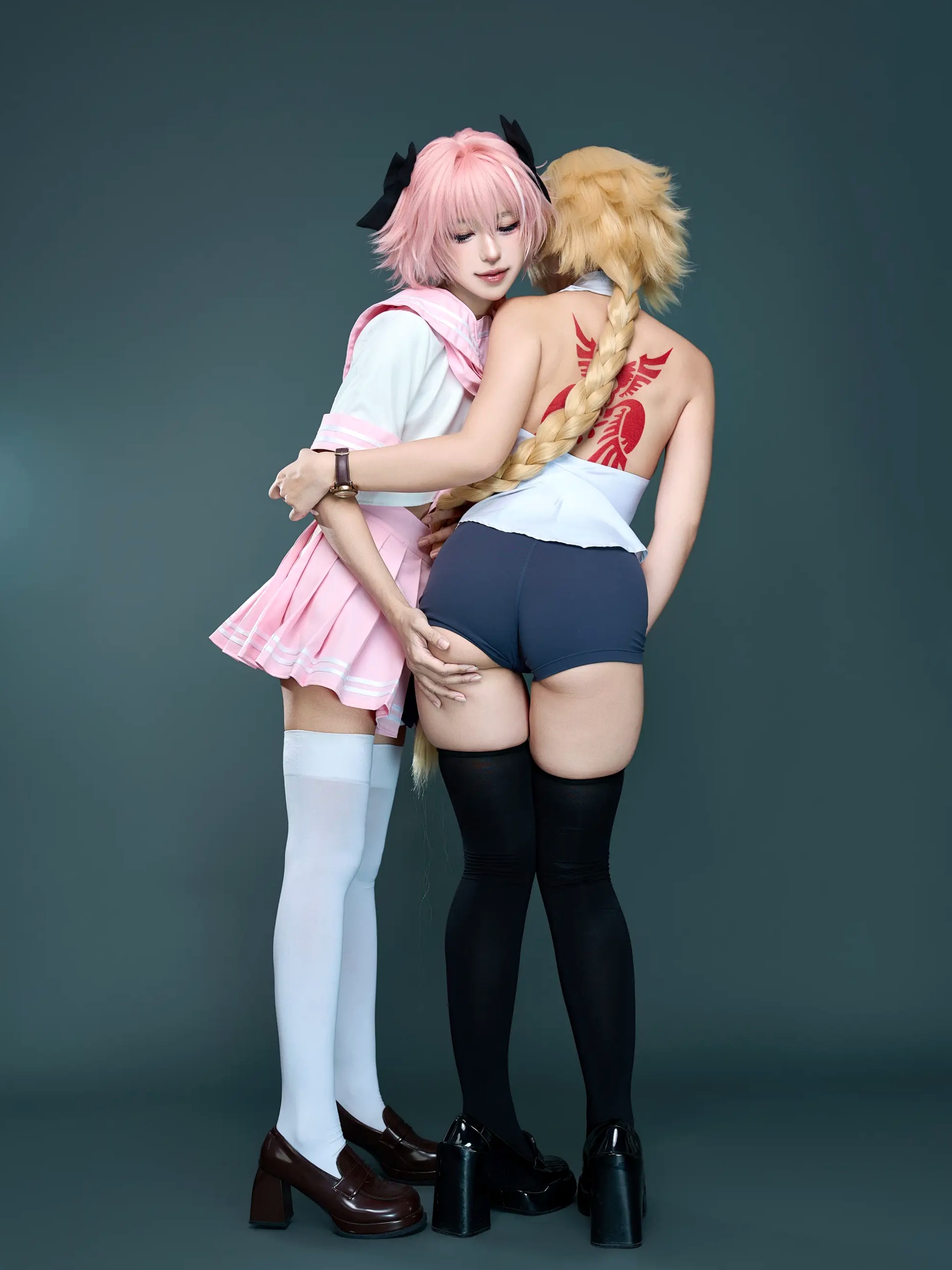 Puy Puy - Jeanne Apocrypha 贞德角色扮演制服黑丝背部纹身美臀私房照